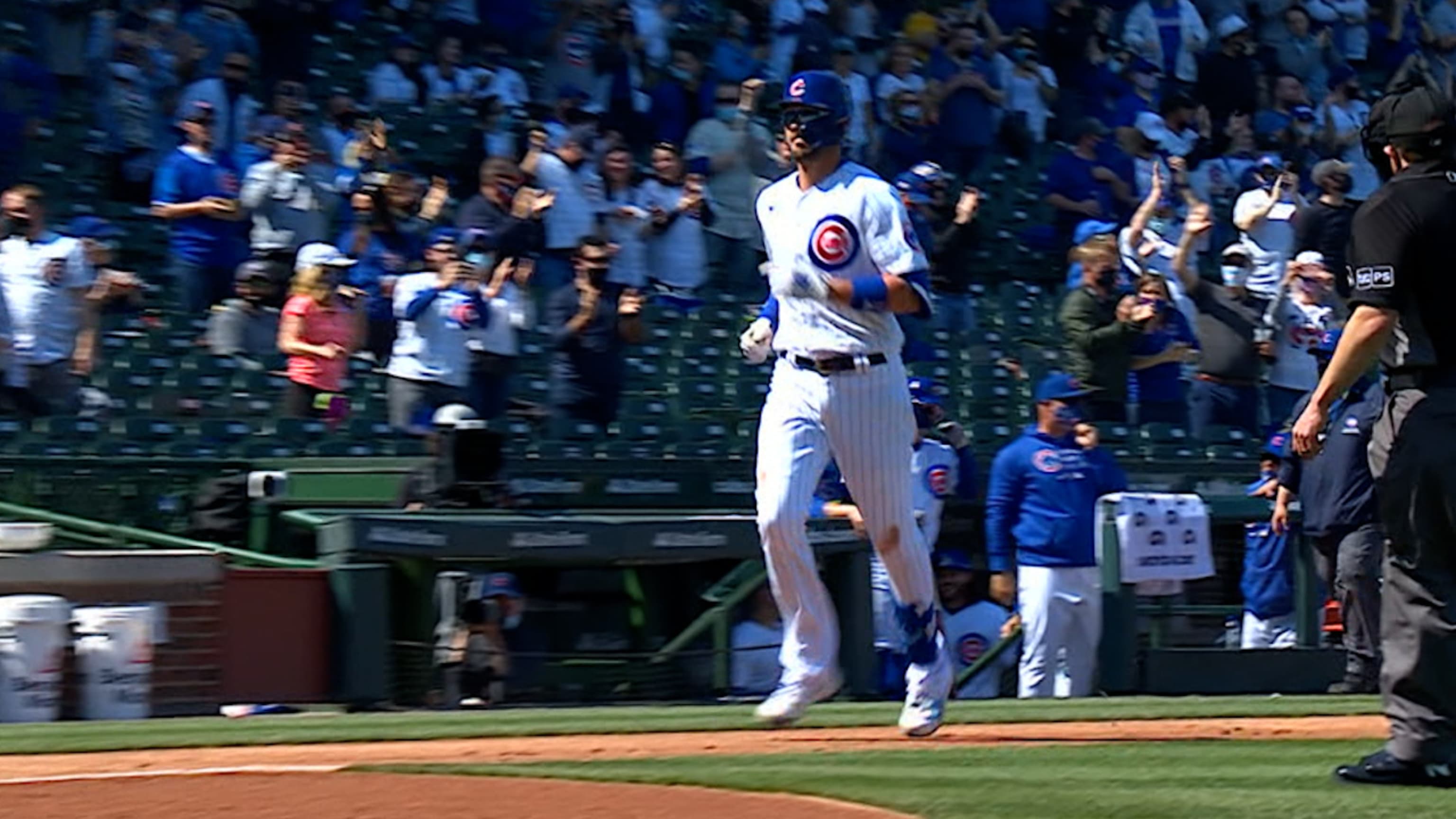 Bryant pega primer HR del año