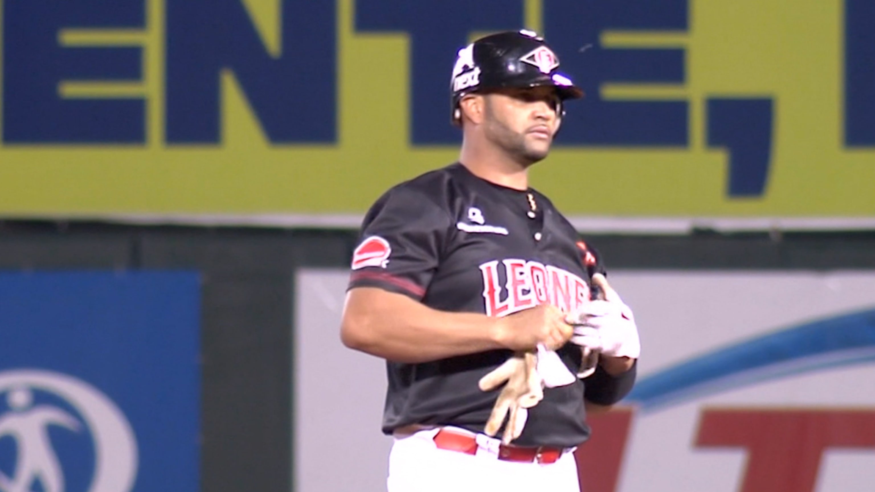 Pujols se crece con Leones