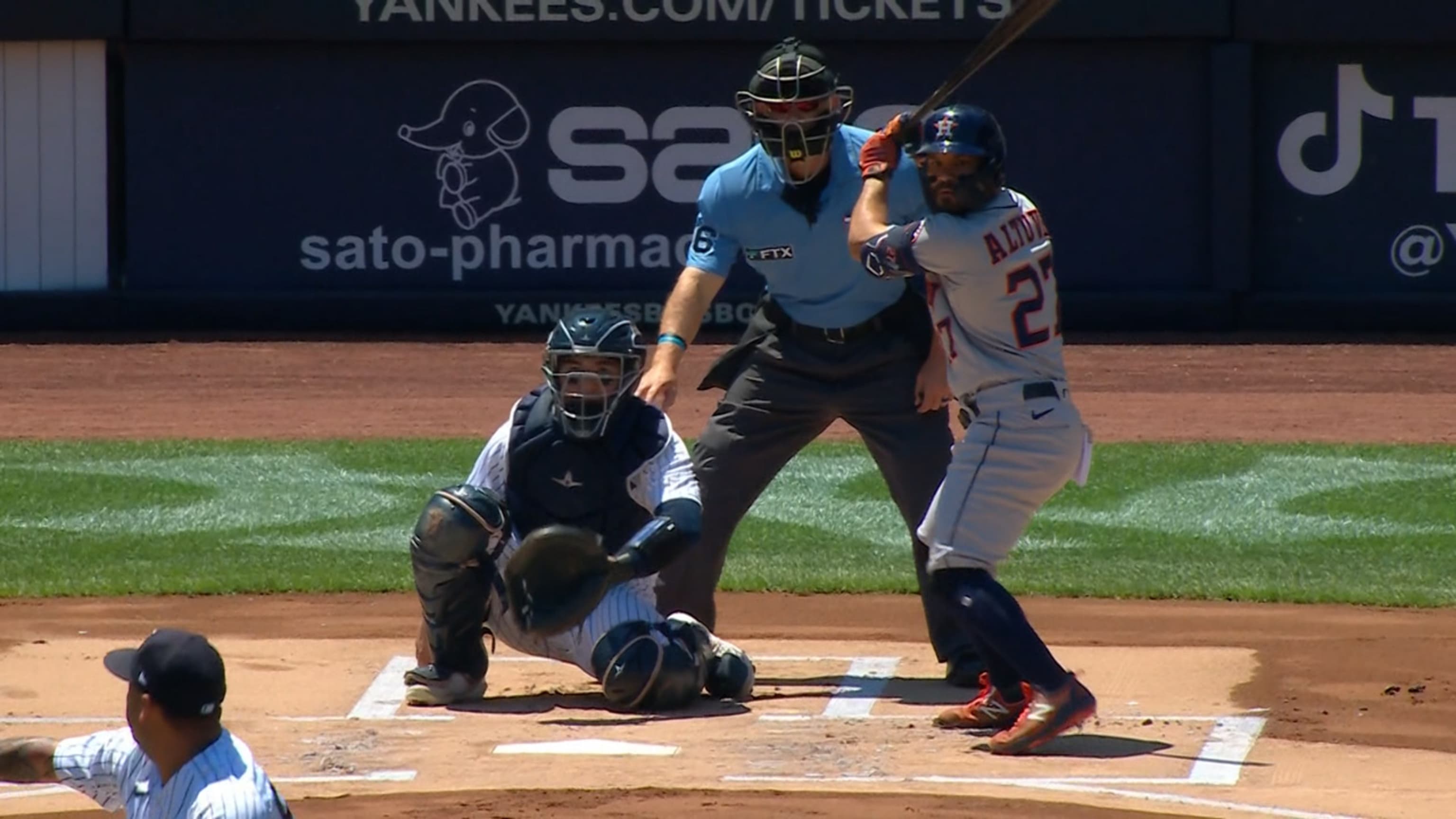 Altuve abre juego con HR