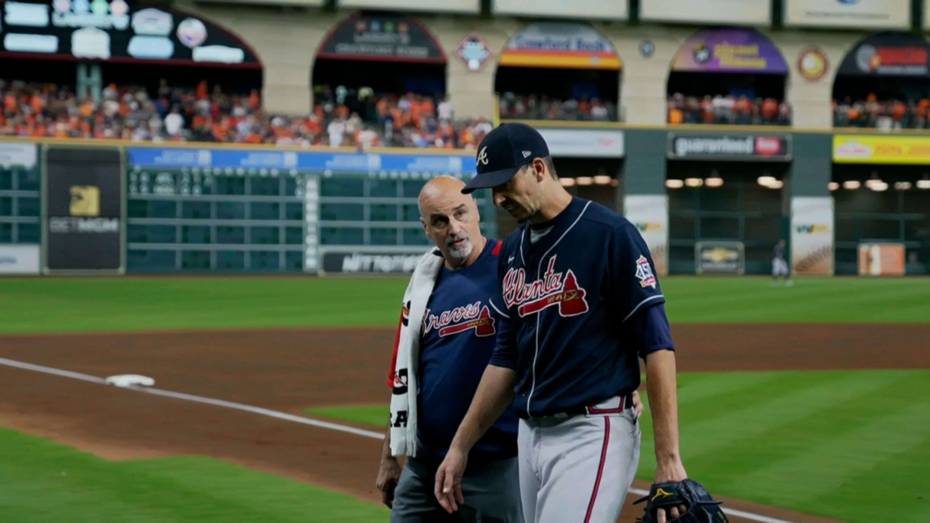Braves overcome pitcher injury, top Astros in Game 1