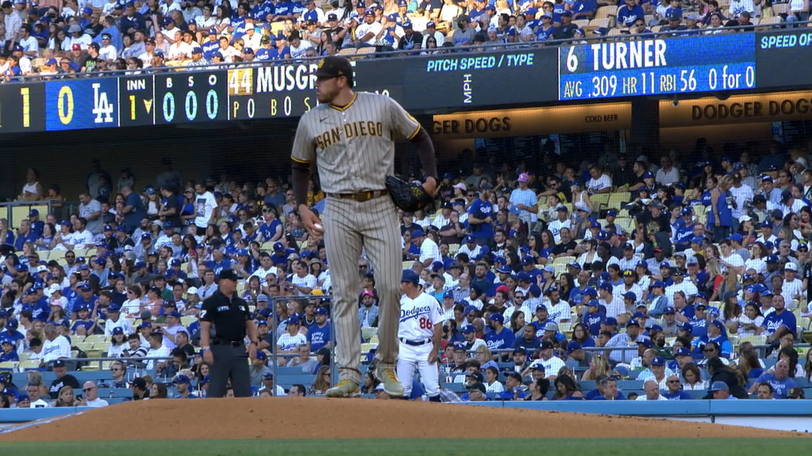 Padres star Machado sprains left ankle in tumble at 1st base –