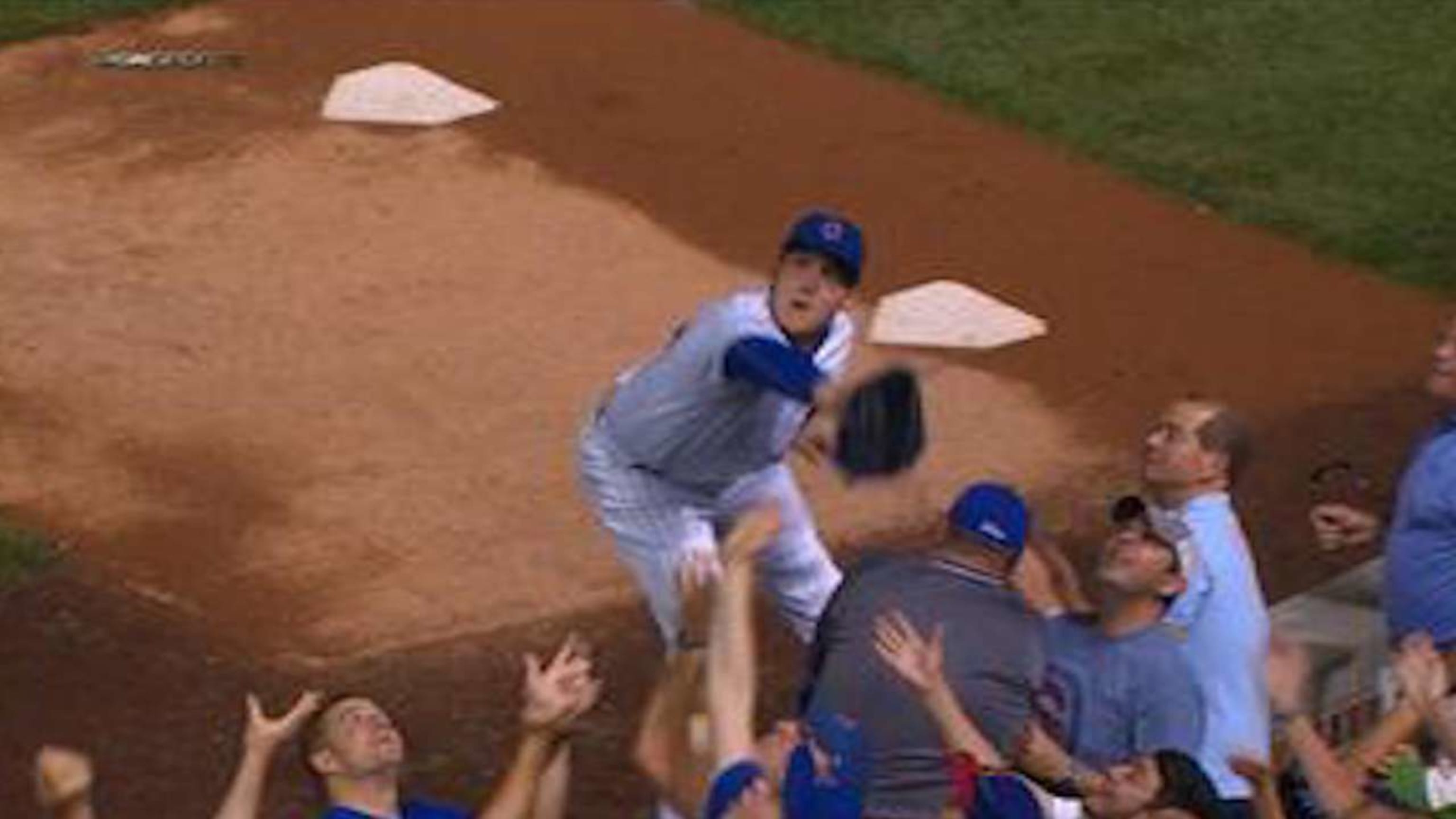 Cubs First Baseman Anthony Rizzo Wins Third Career Gold Glove 