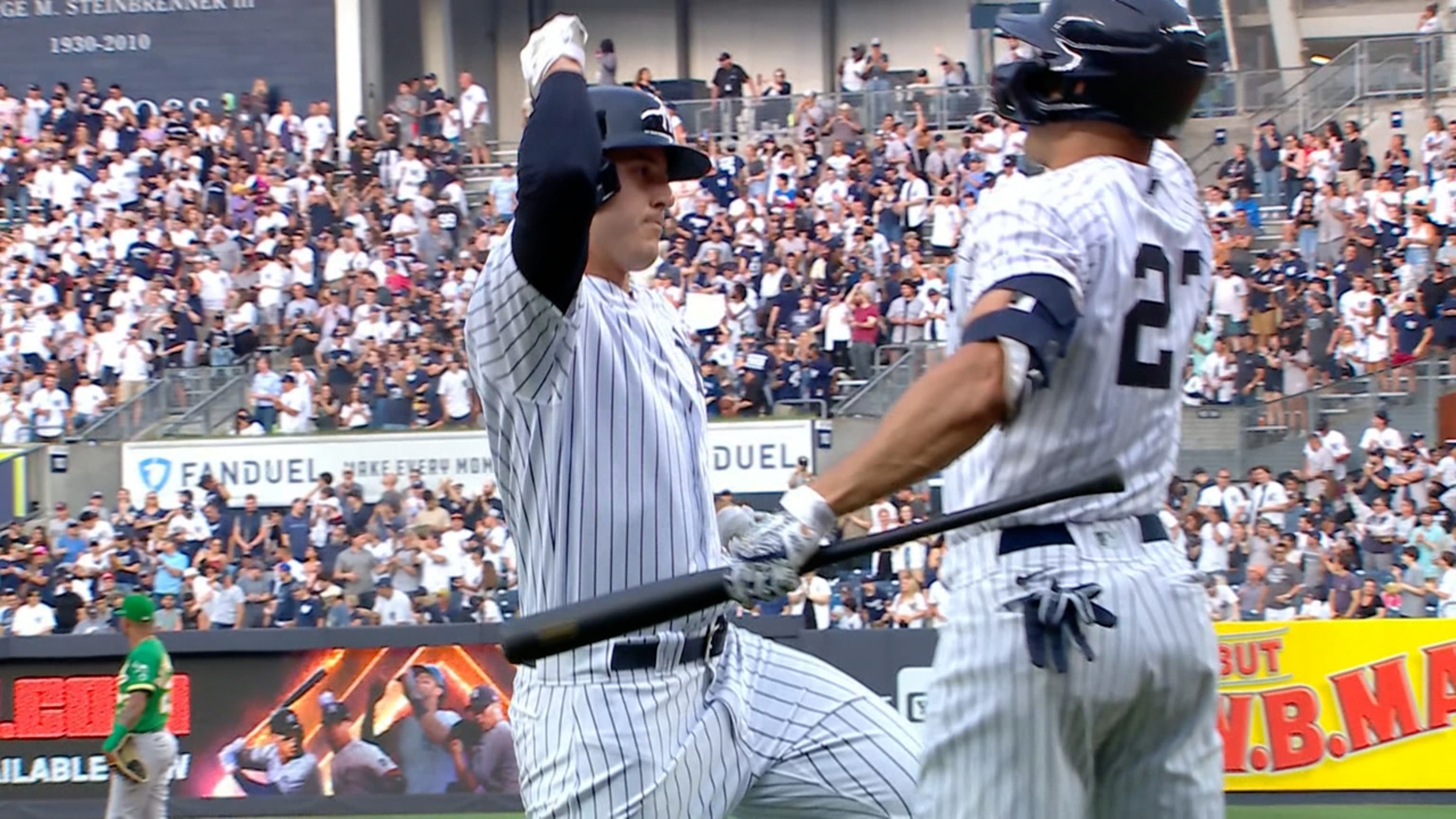 Yankees outlast Padres 10-7 thanks to 7-run third