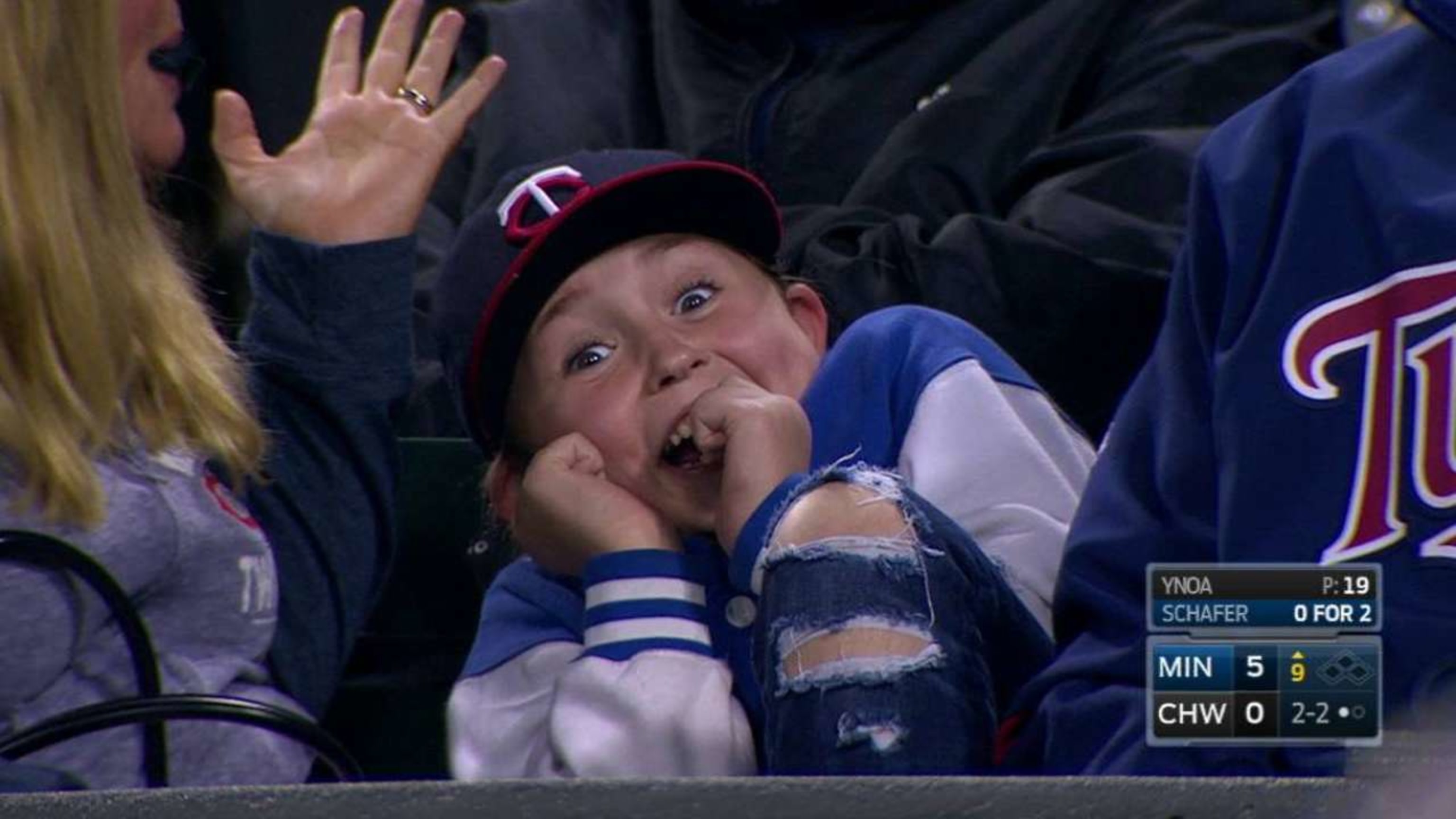 VIDEO: Young Braves Fan Looked Terrified When Reds Fan Turned