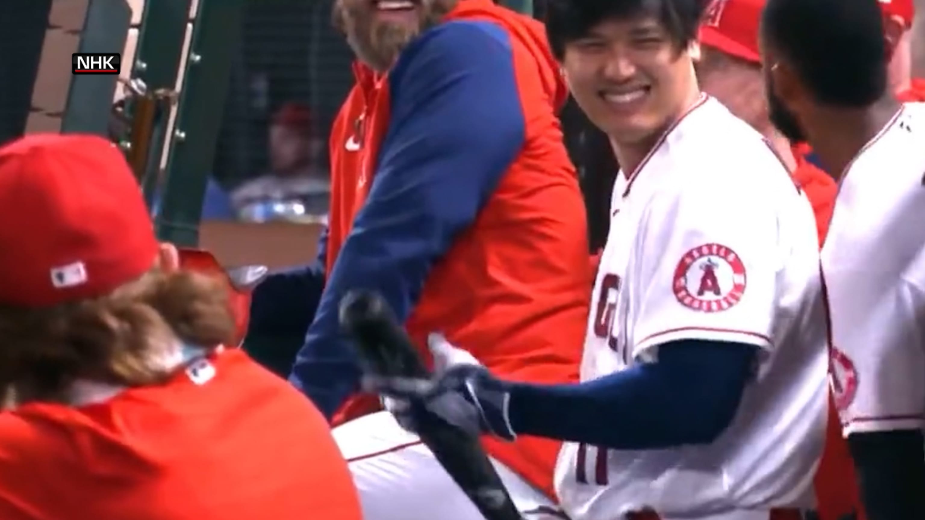 Ohtani gives CPR to his bat