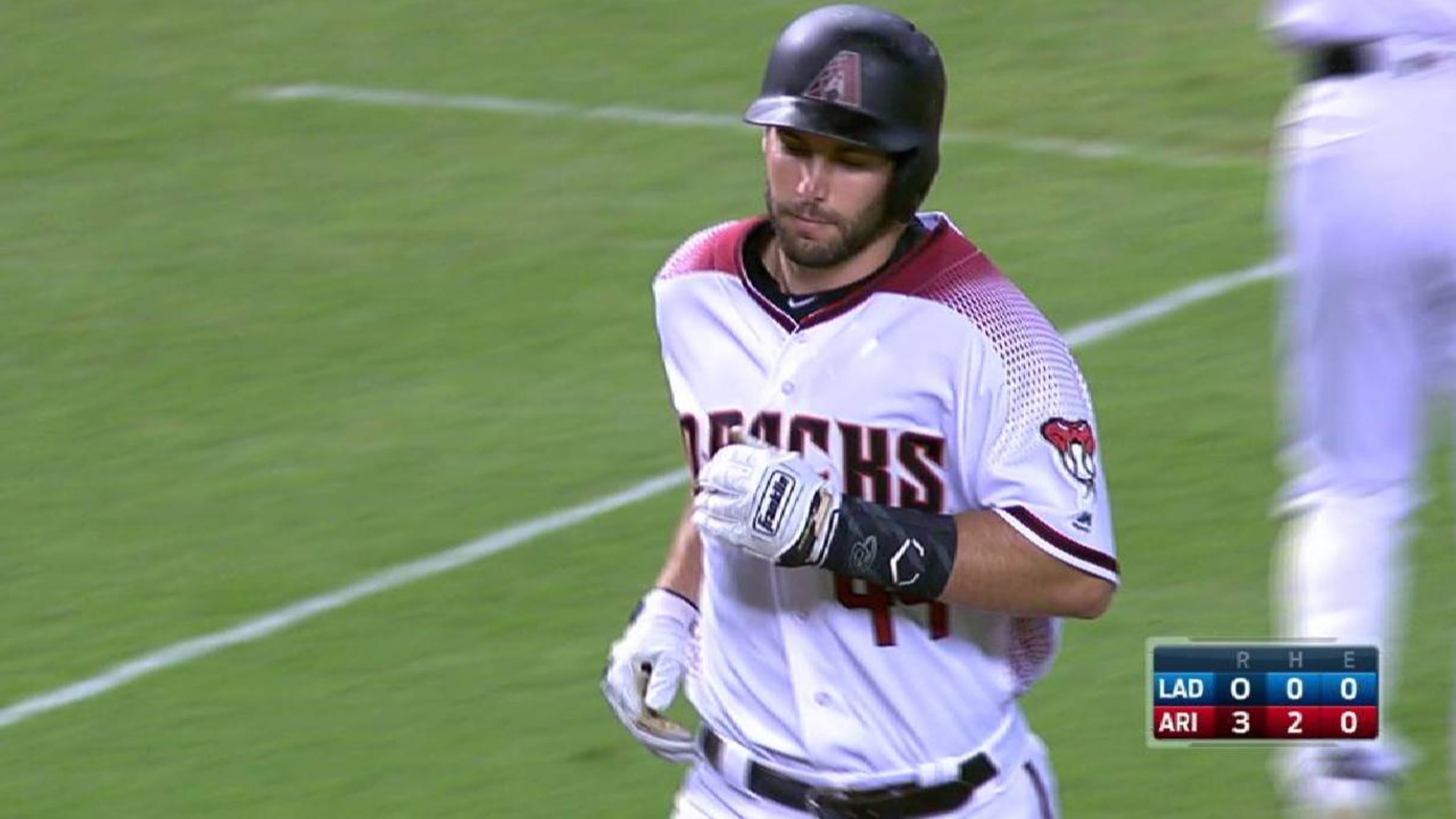 J.D. Martinez has quickly become part of D-backs family, Lovullo says