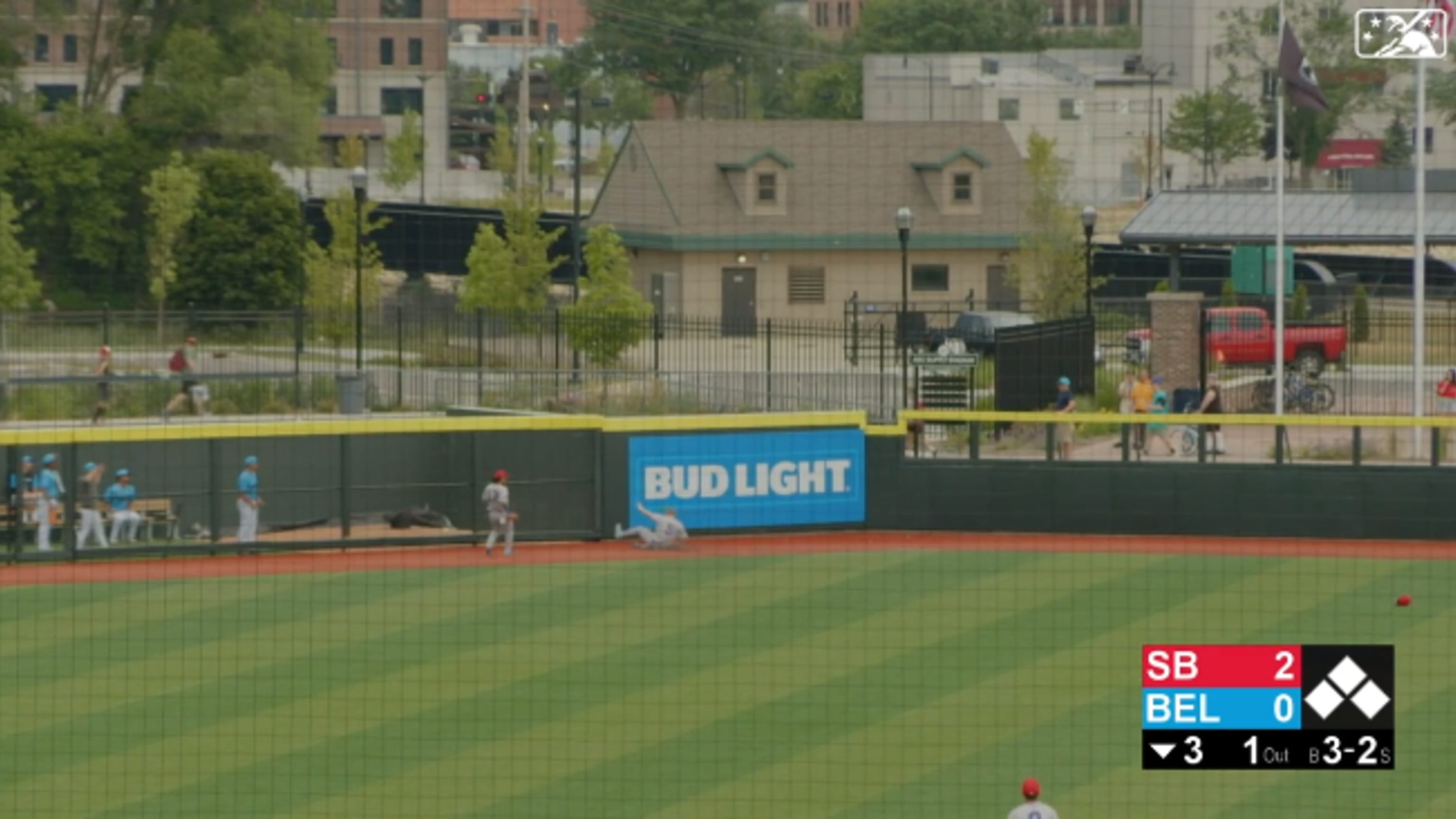 Crow-Armstrong makes unreal catch