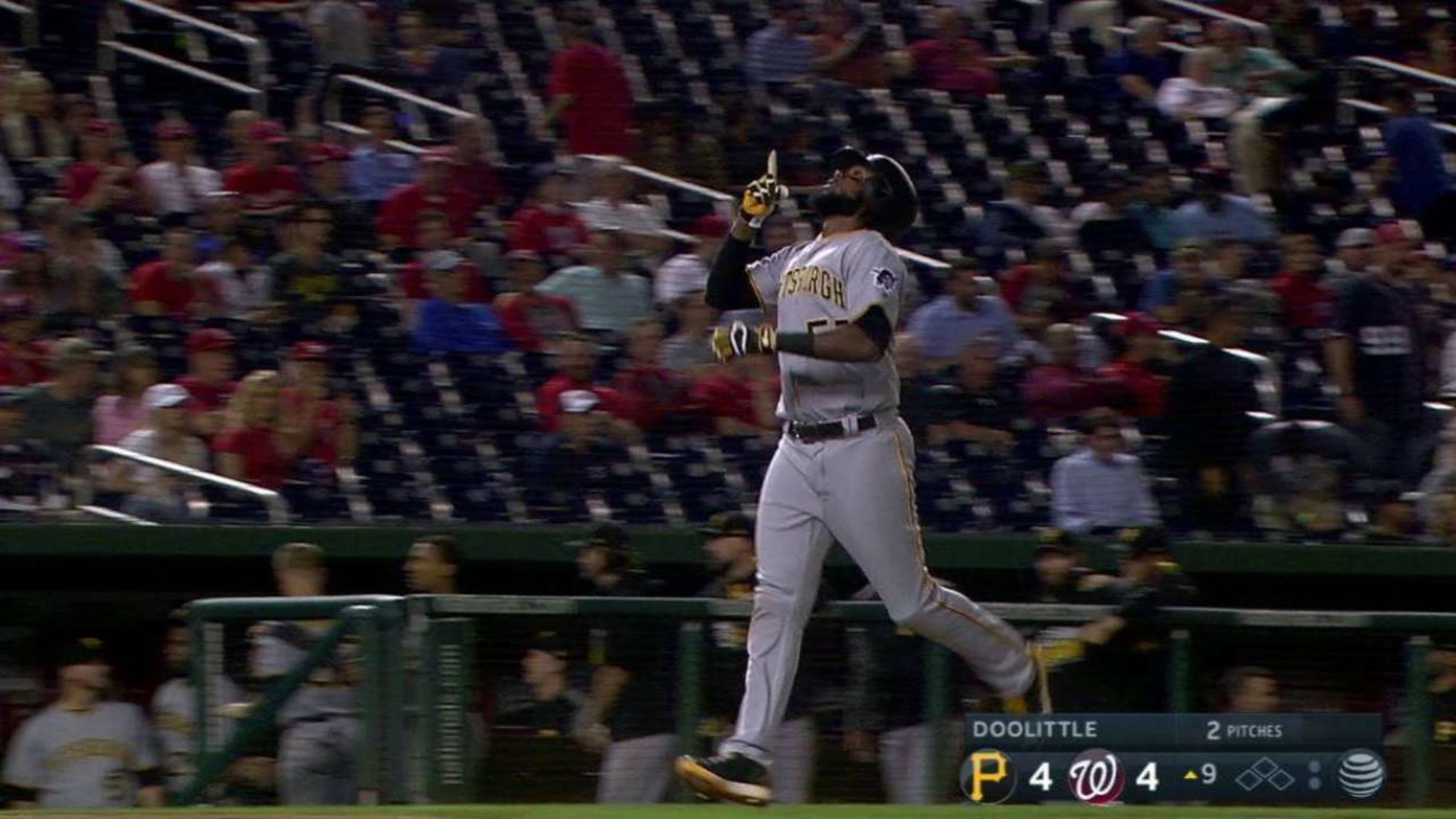 Bell's game-tying two-run shot