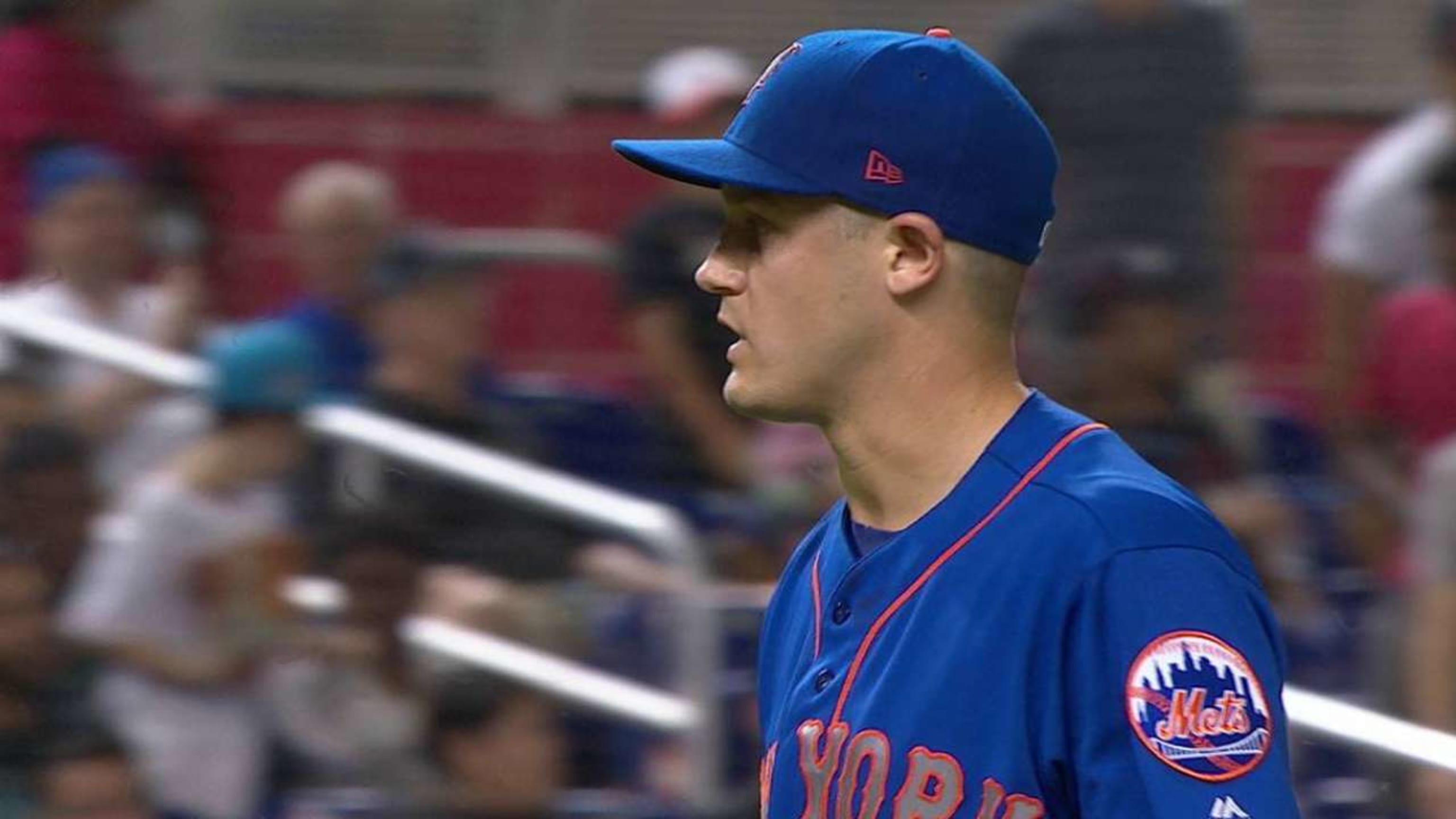 Sewald strands the bases loaded