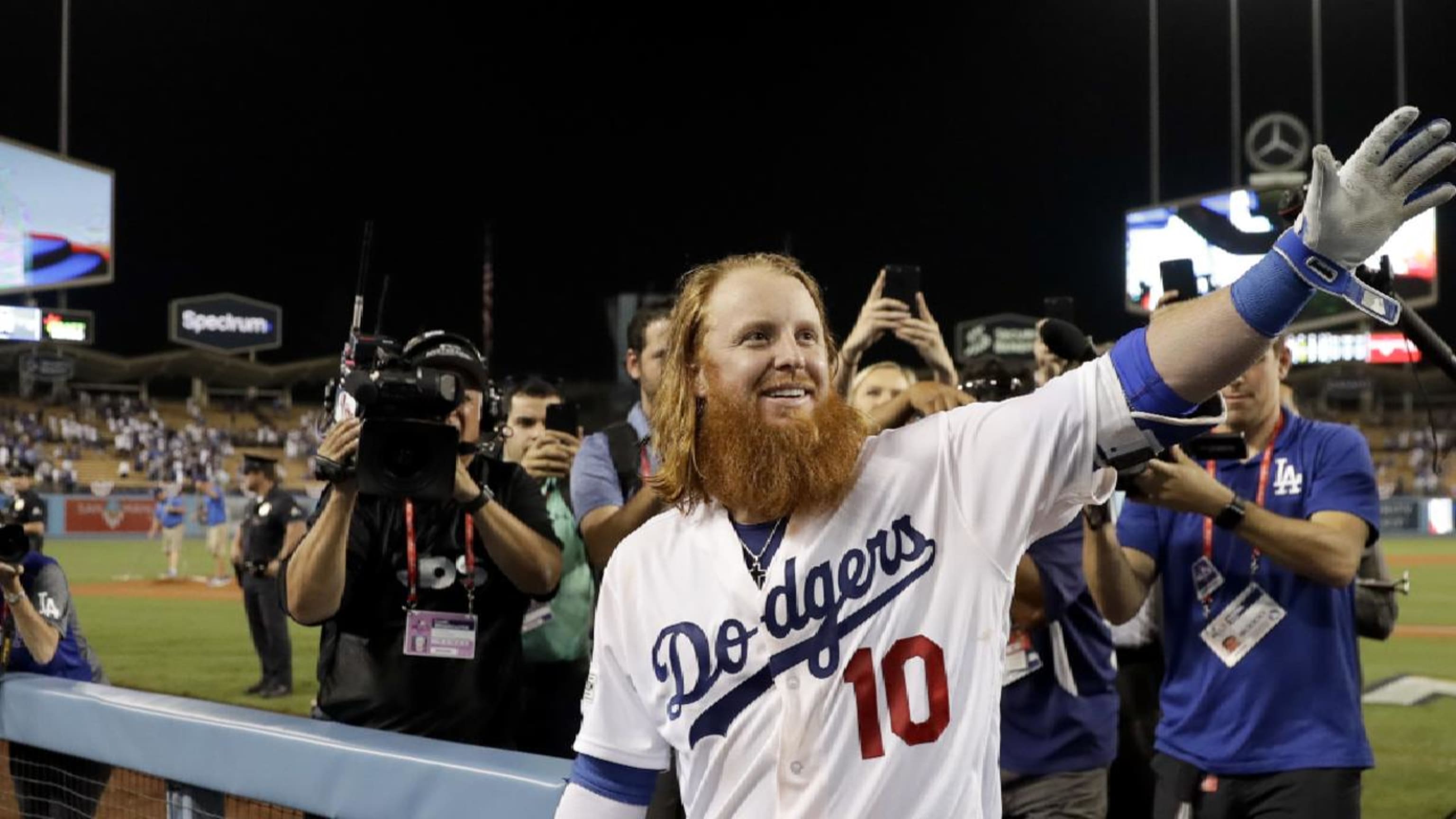 Justin Turner in Dodgers lore with walk-off HR