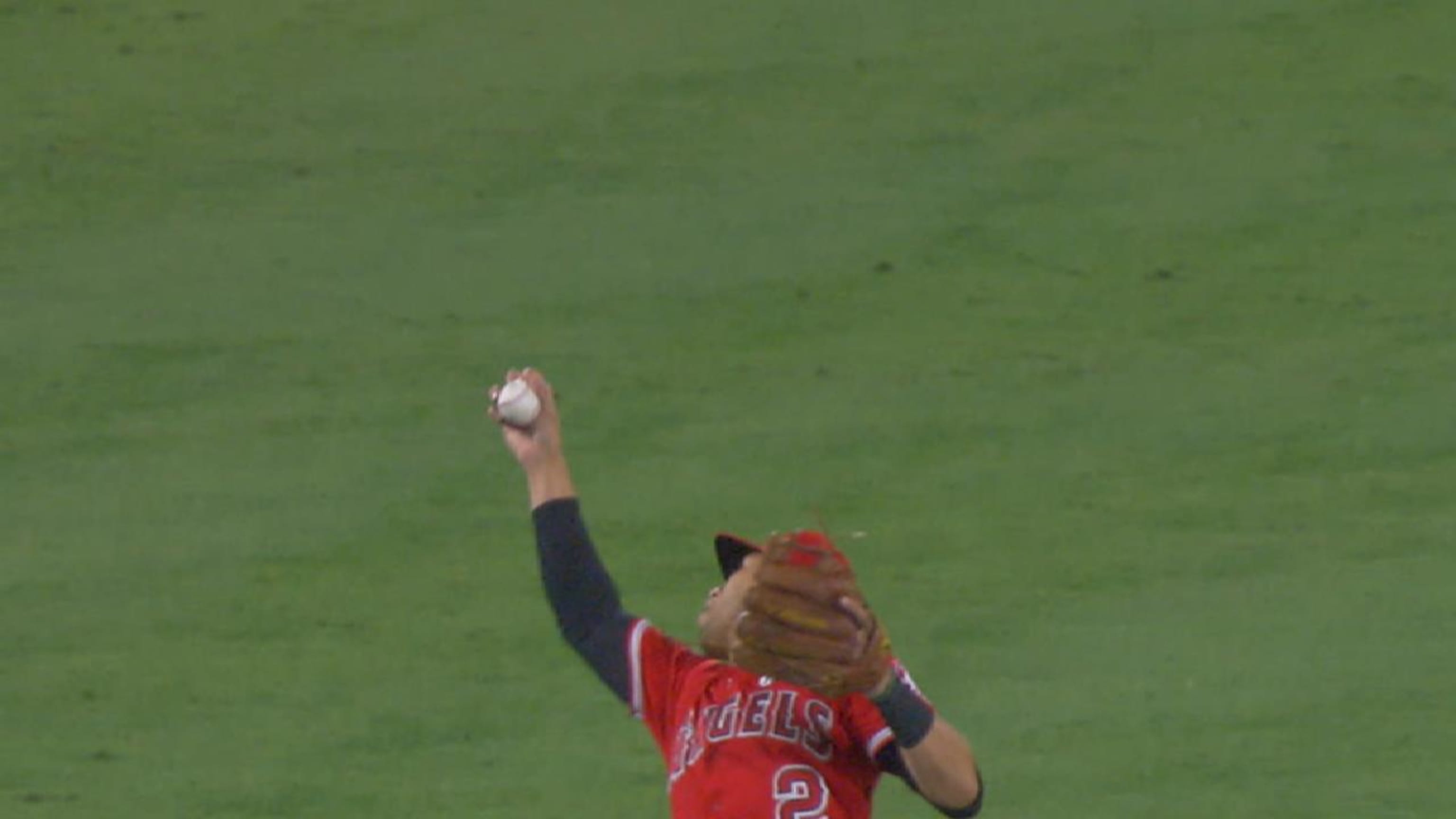 Andrelton Simmons makes outstanding catch (Video)