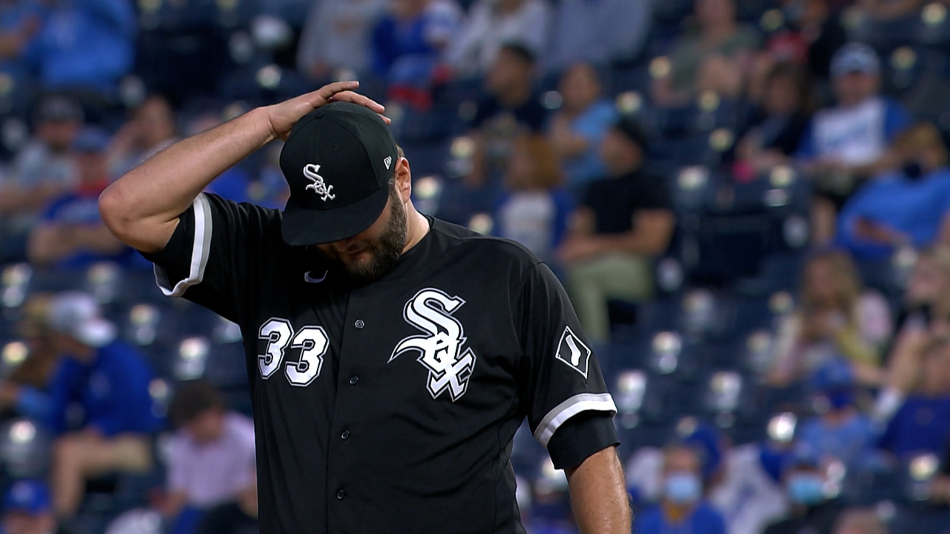 Chicago White Sox starting pitcher Lance Lynn winds up against the