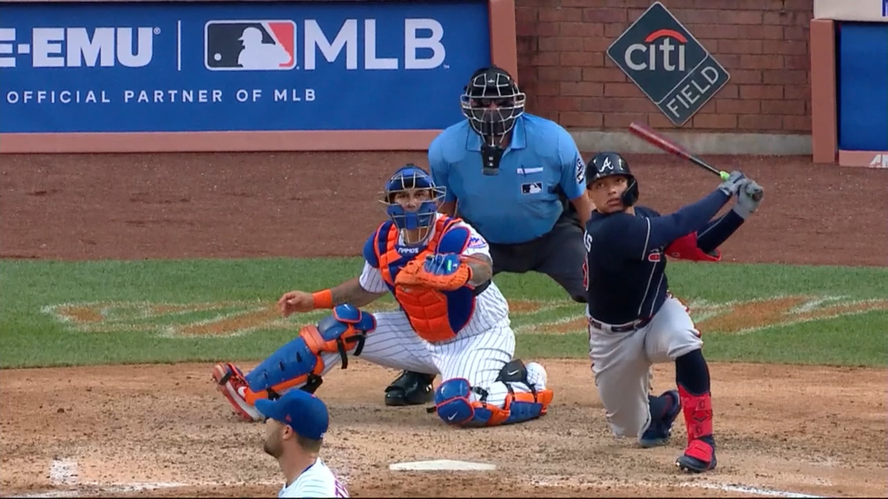 William Contreras empuja con doble