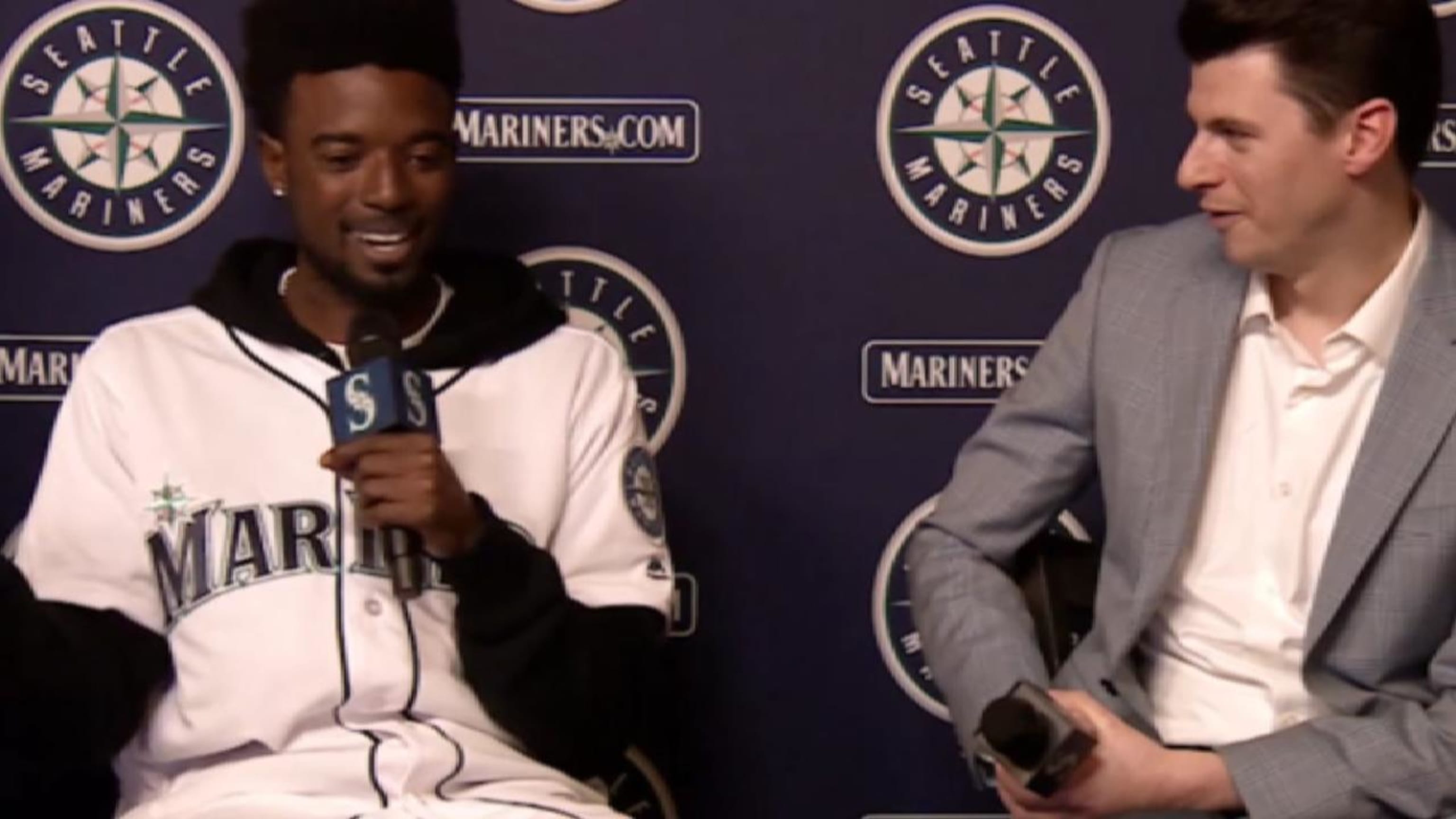 Dee Gordon shares a story about his new glove 
