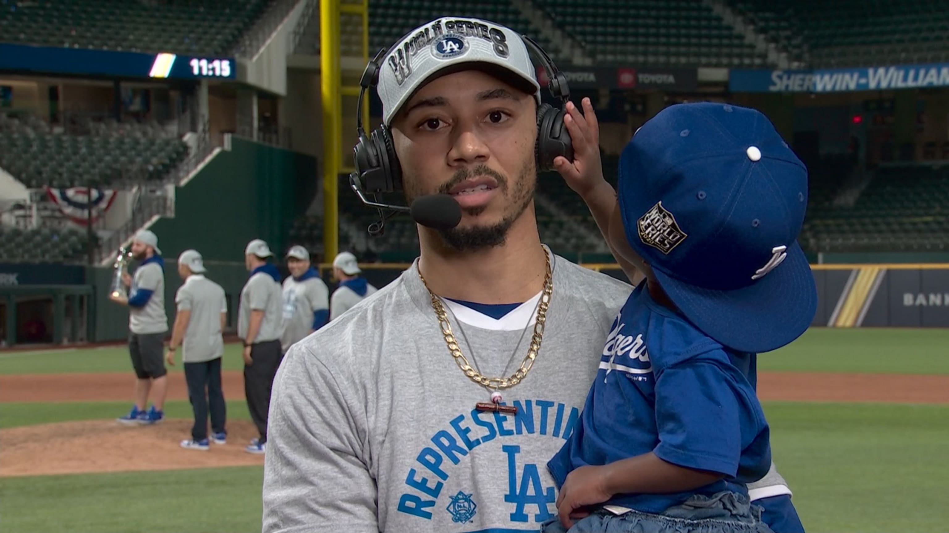 Catch this! Betts saves Dodgers with 3rd web gem in 3 nights