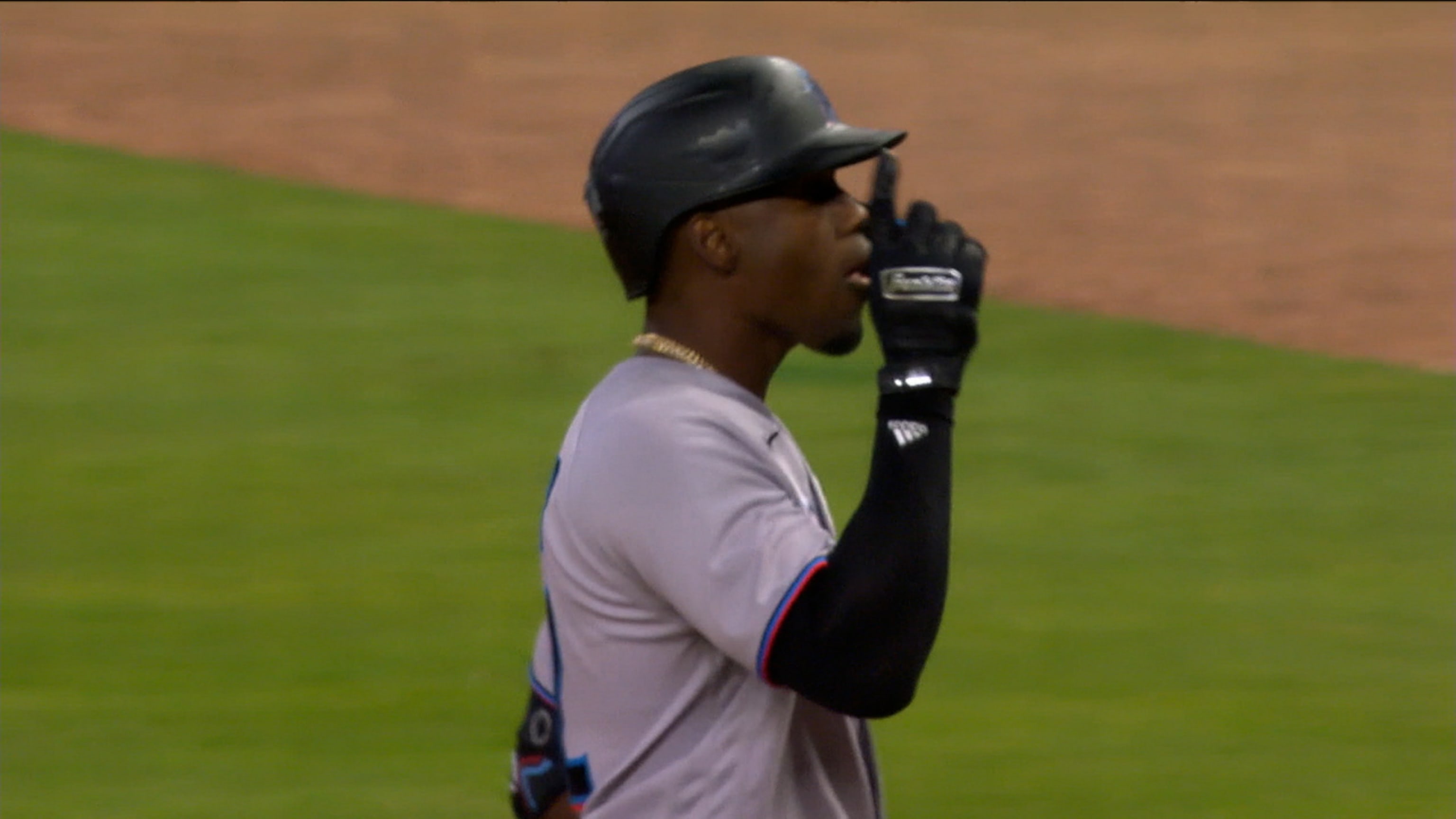 VIDEO: Miami Marlins Jorge Soler Gets Standing Ovation From Braves