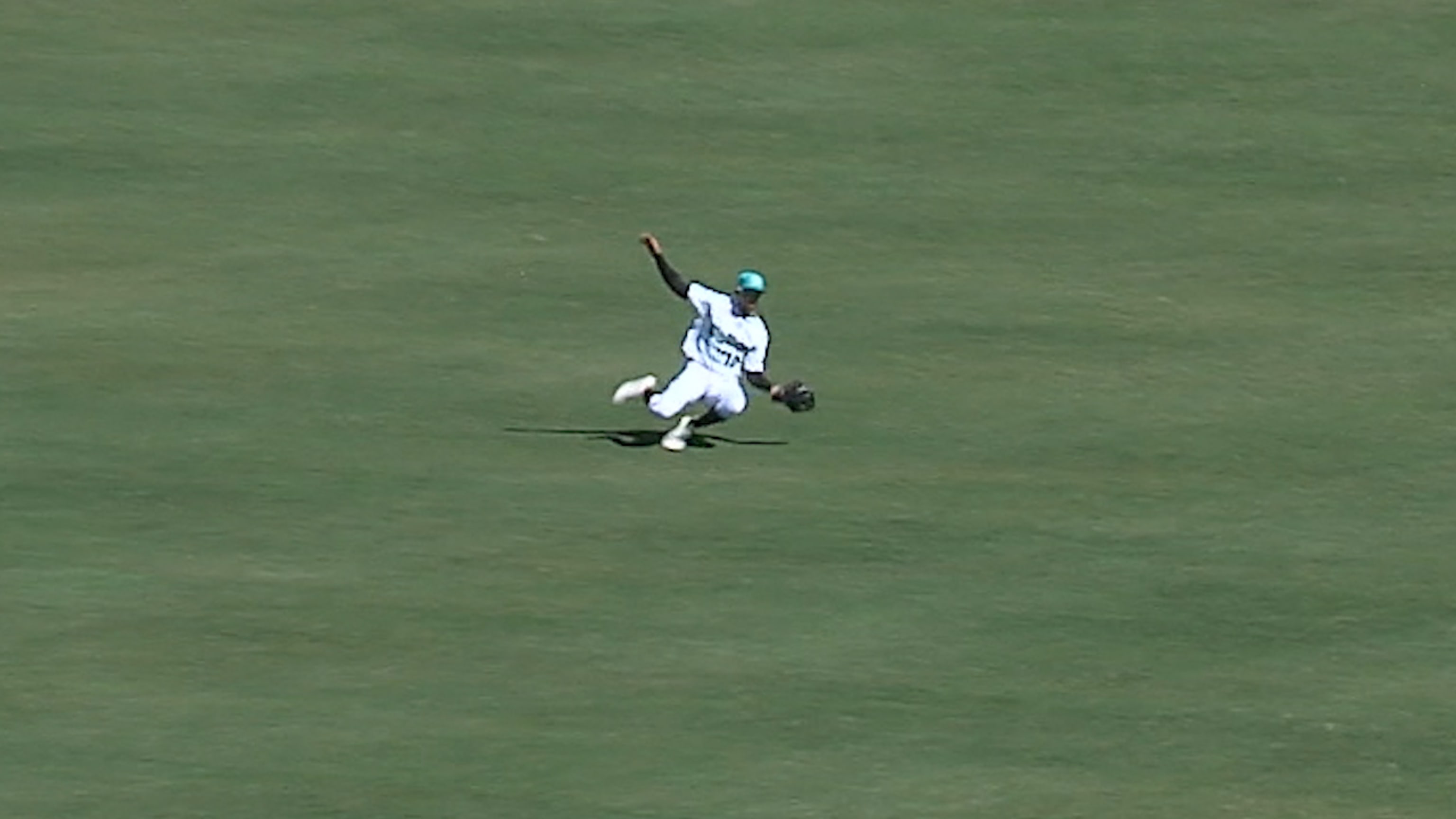 Victor Victor Mesa's sliding grab
