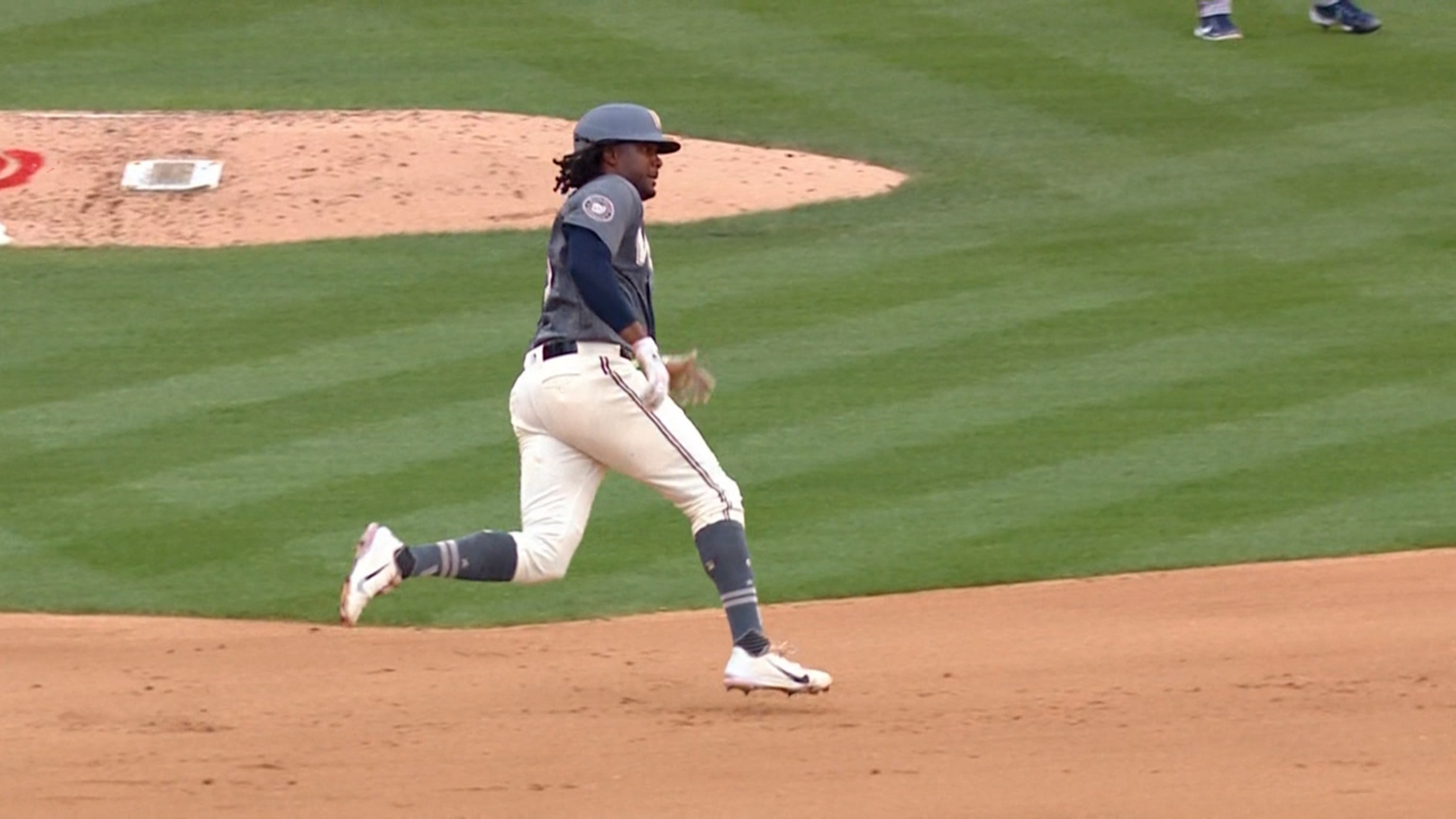 Bell empuja con triple