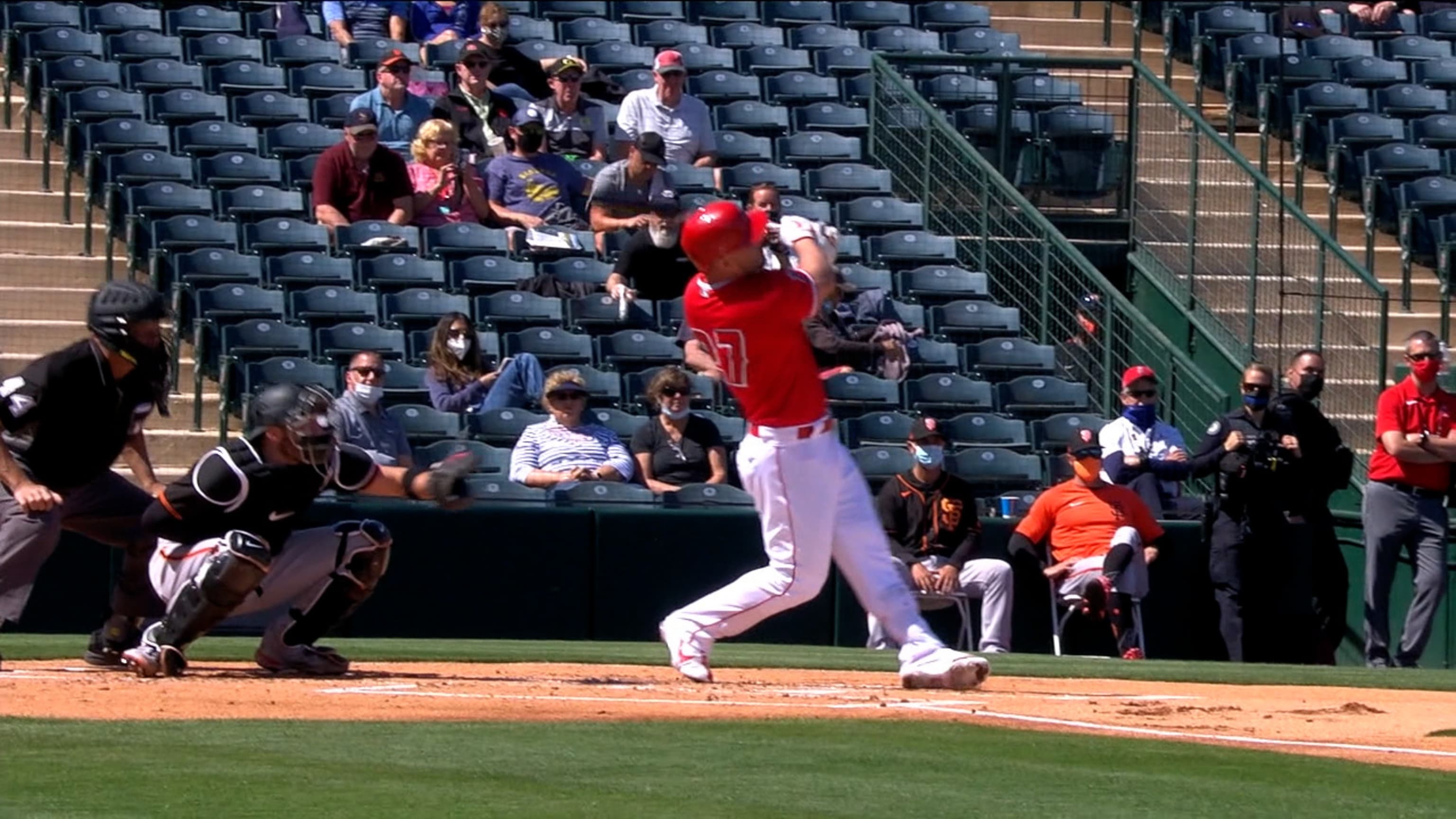 Estacazo de 2 rayas de Mike Trout