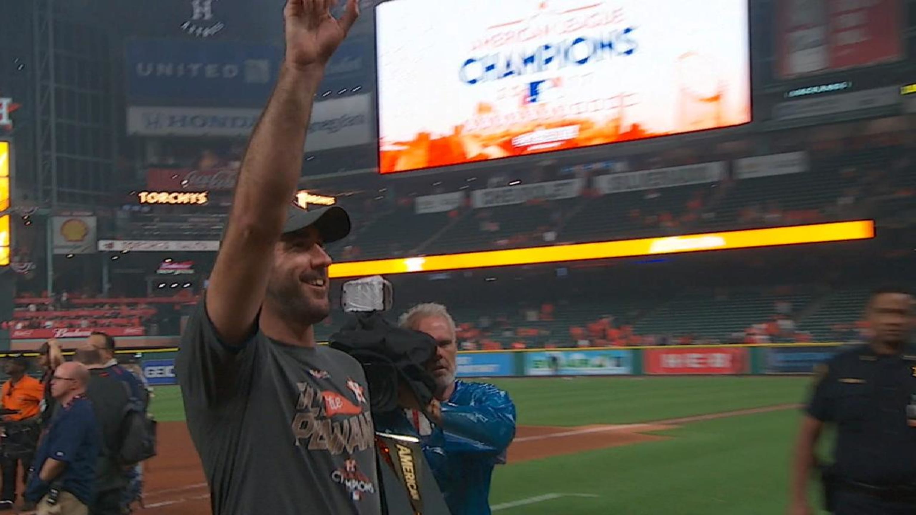 Verlander dominates 2017 ALCS