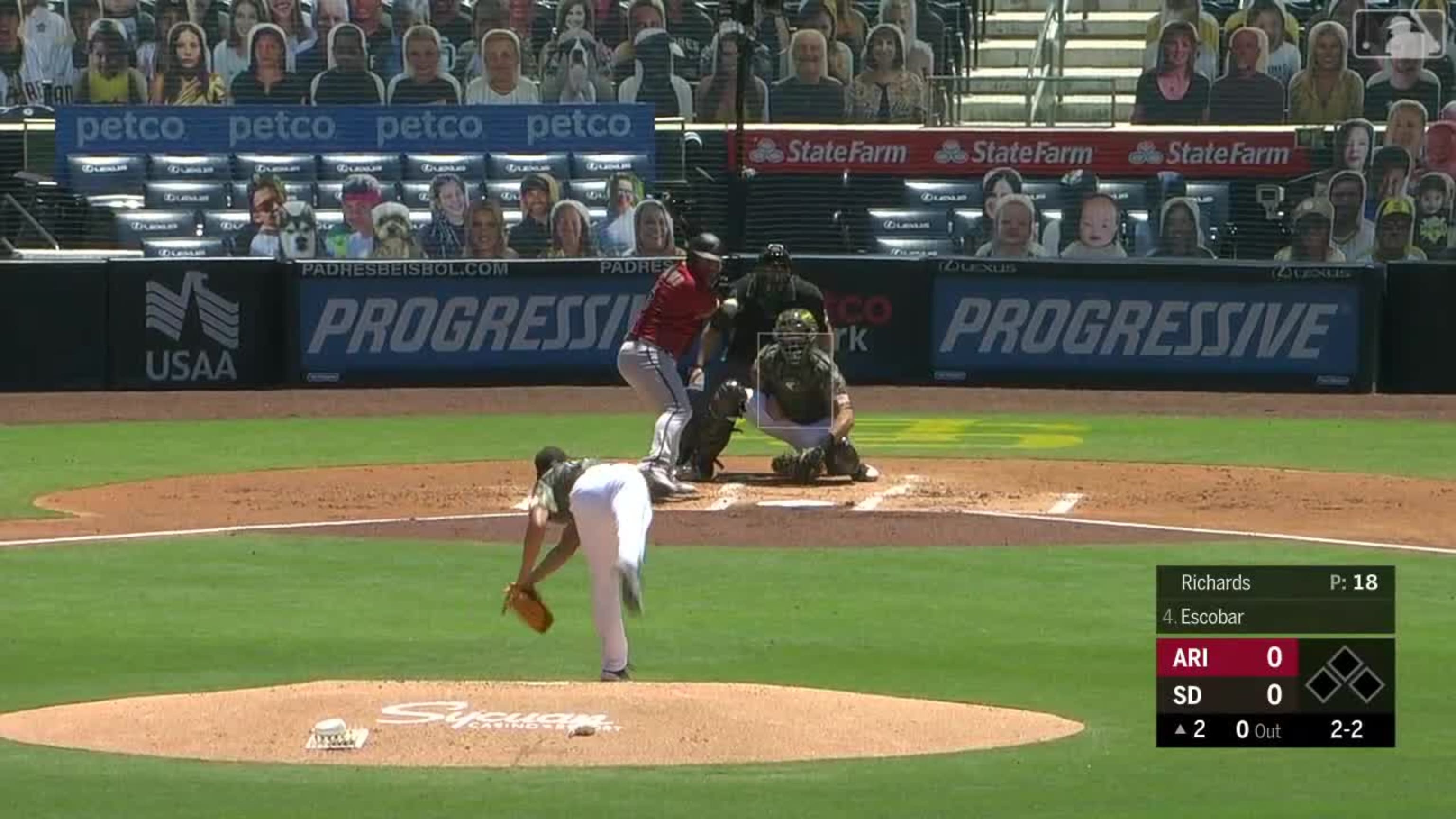 Richards poncha a Escobar con una curva