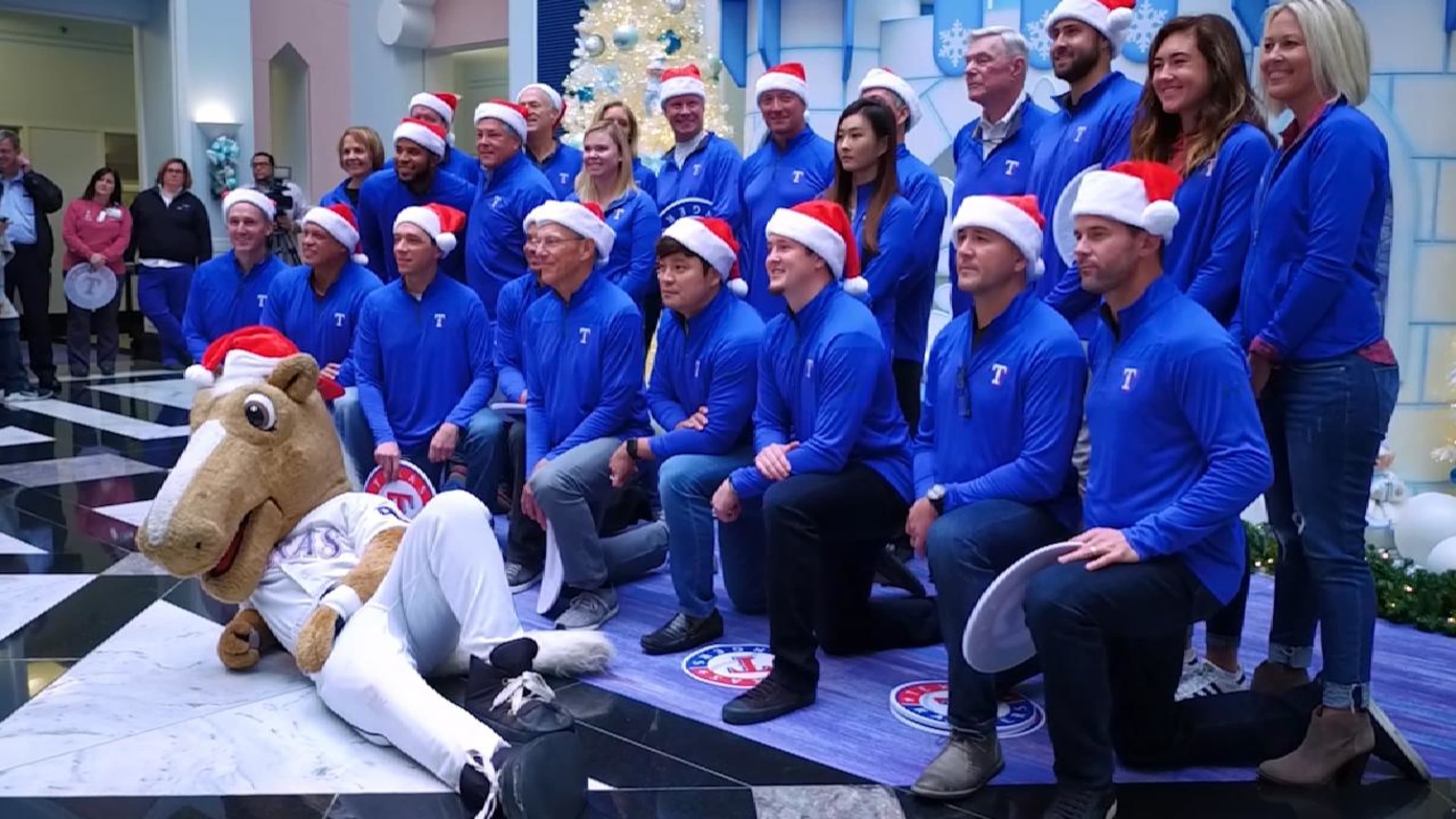 Rangers' Elvis Andrus talks family, holidays