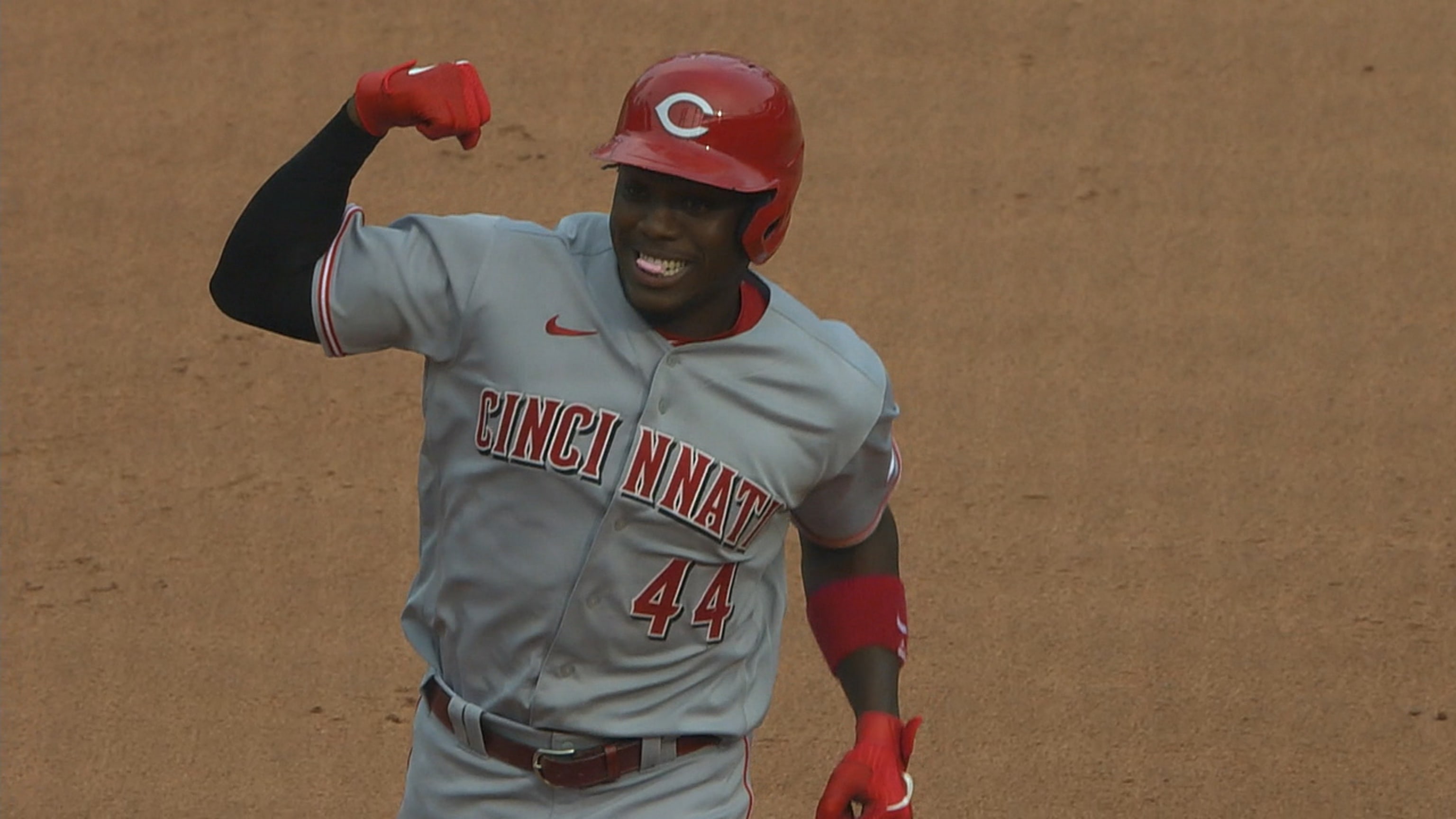 Aquino conecta HR de 2 carreras