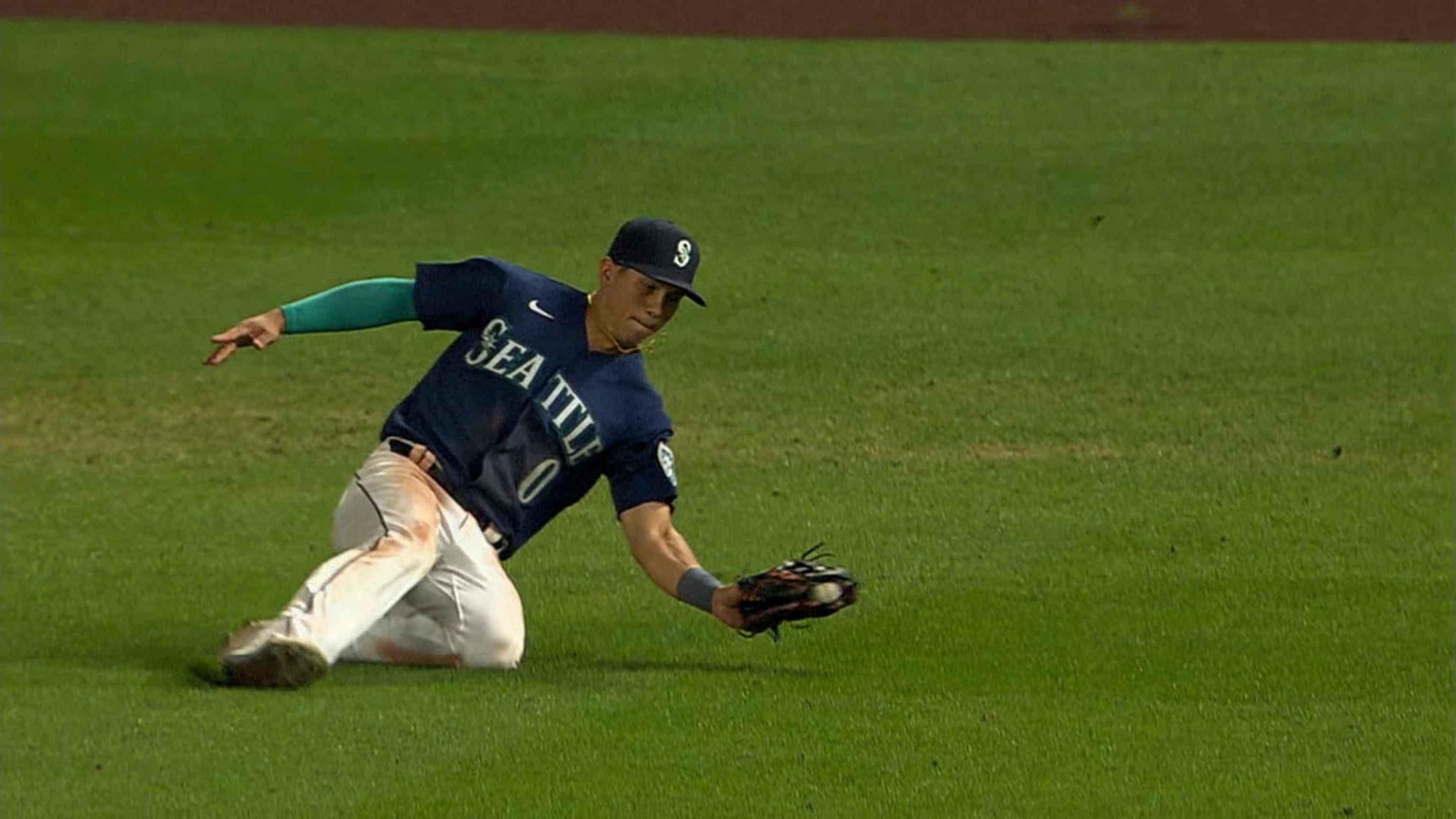 Lucky 13: Mariners Top Yankees in Extras for Tense 1-0 Win - Bloomberg