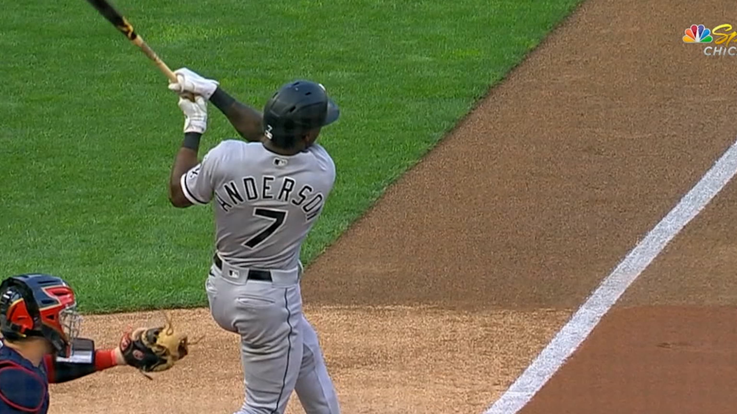 WATCH: Eloy Jiménez HR gives White Sox 2-1 lead on Twins