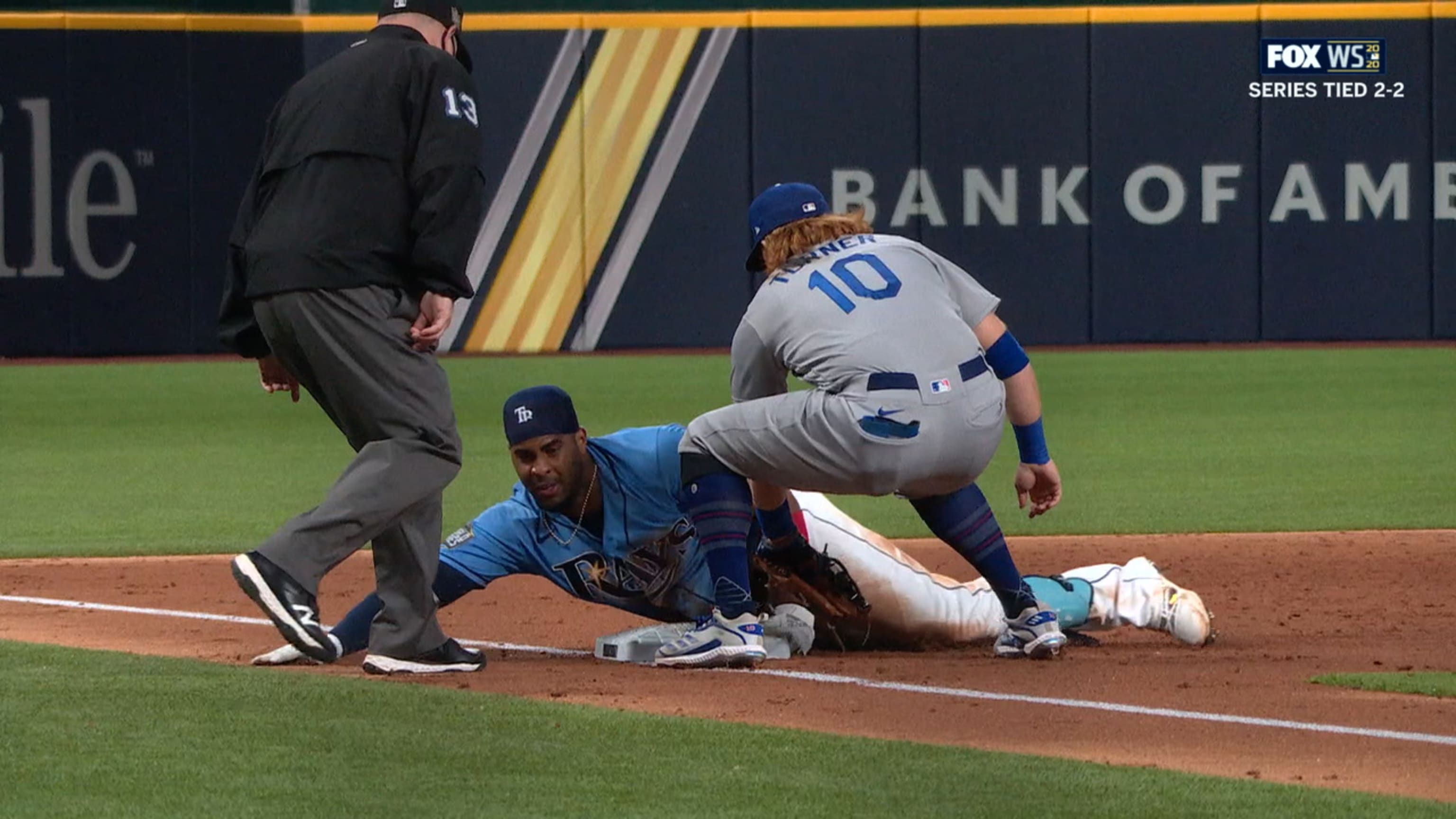 Díaz impulsa con triple
