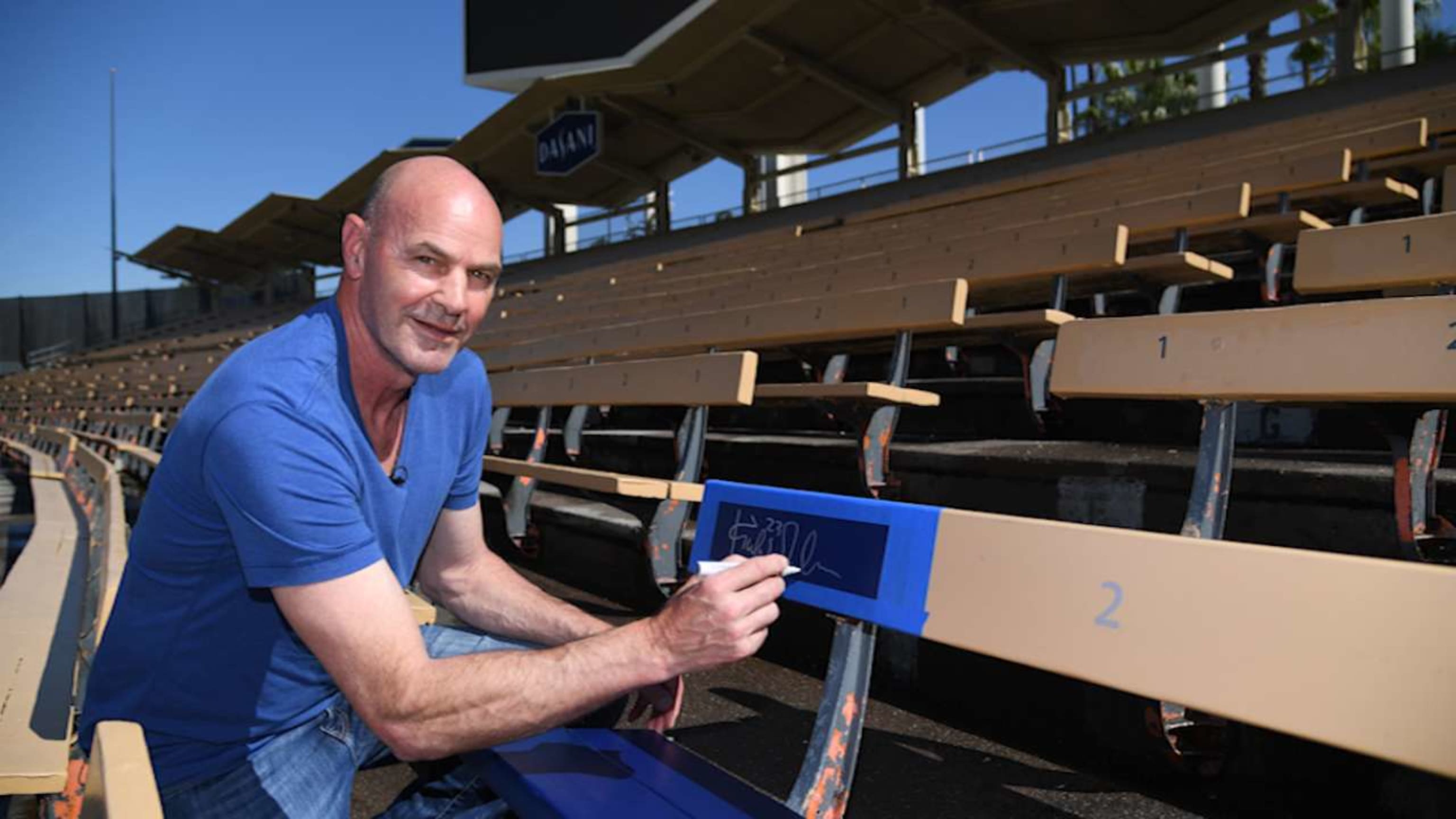 Kirk Gibson to throw out first pitch for Dodgers on opening day