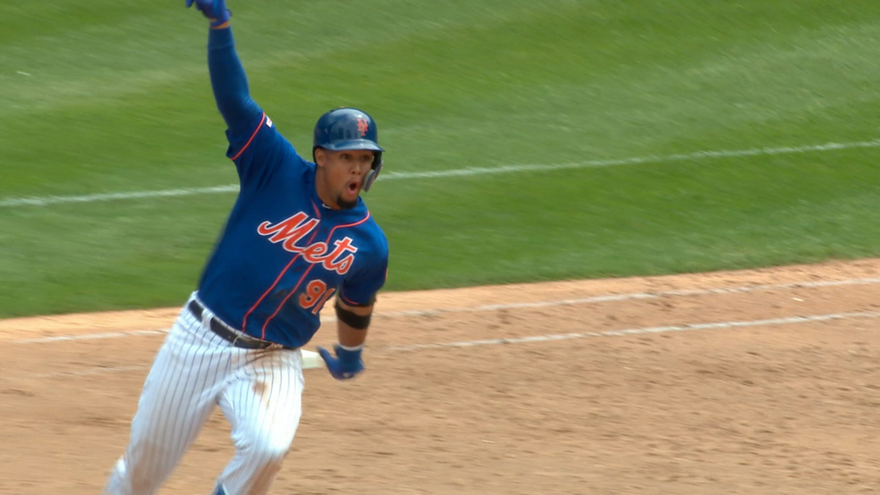 Mets' Wilmer Flores Cries on Field When He Thinks He'd Been Traded