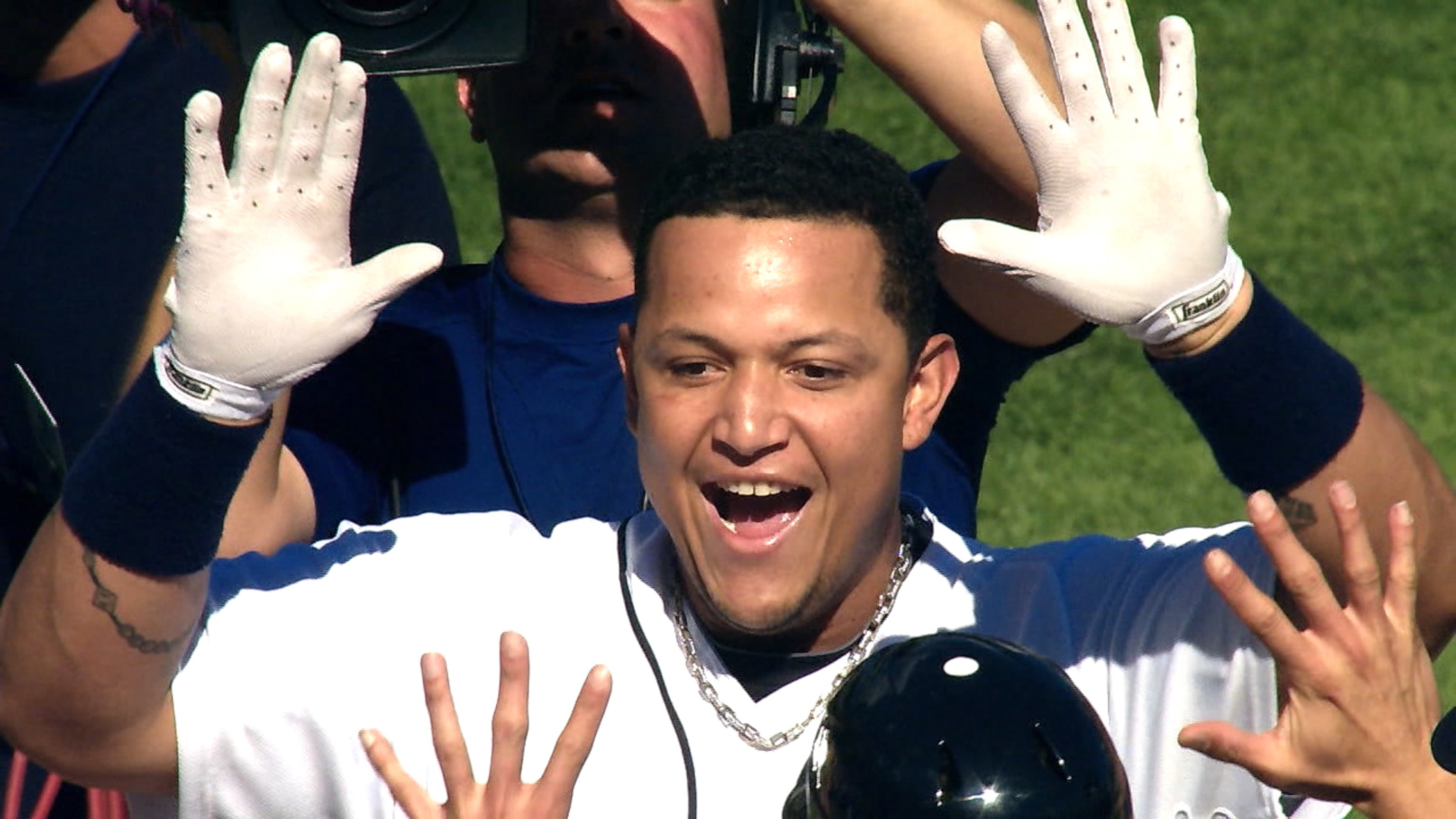 Kansas City royally spoils Miguel Cabrera's 500th home run