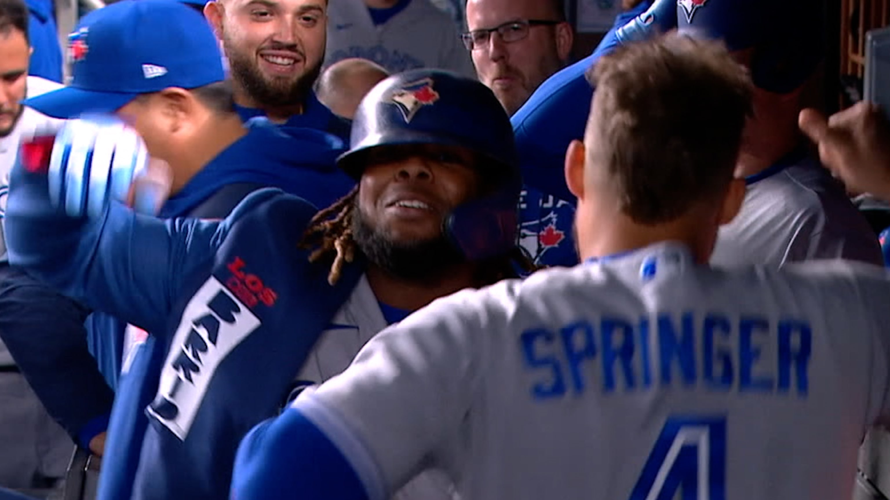 Noche de 3 HR para Vladdy Jr.