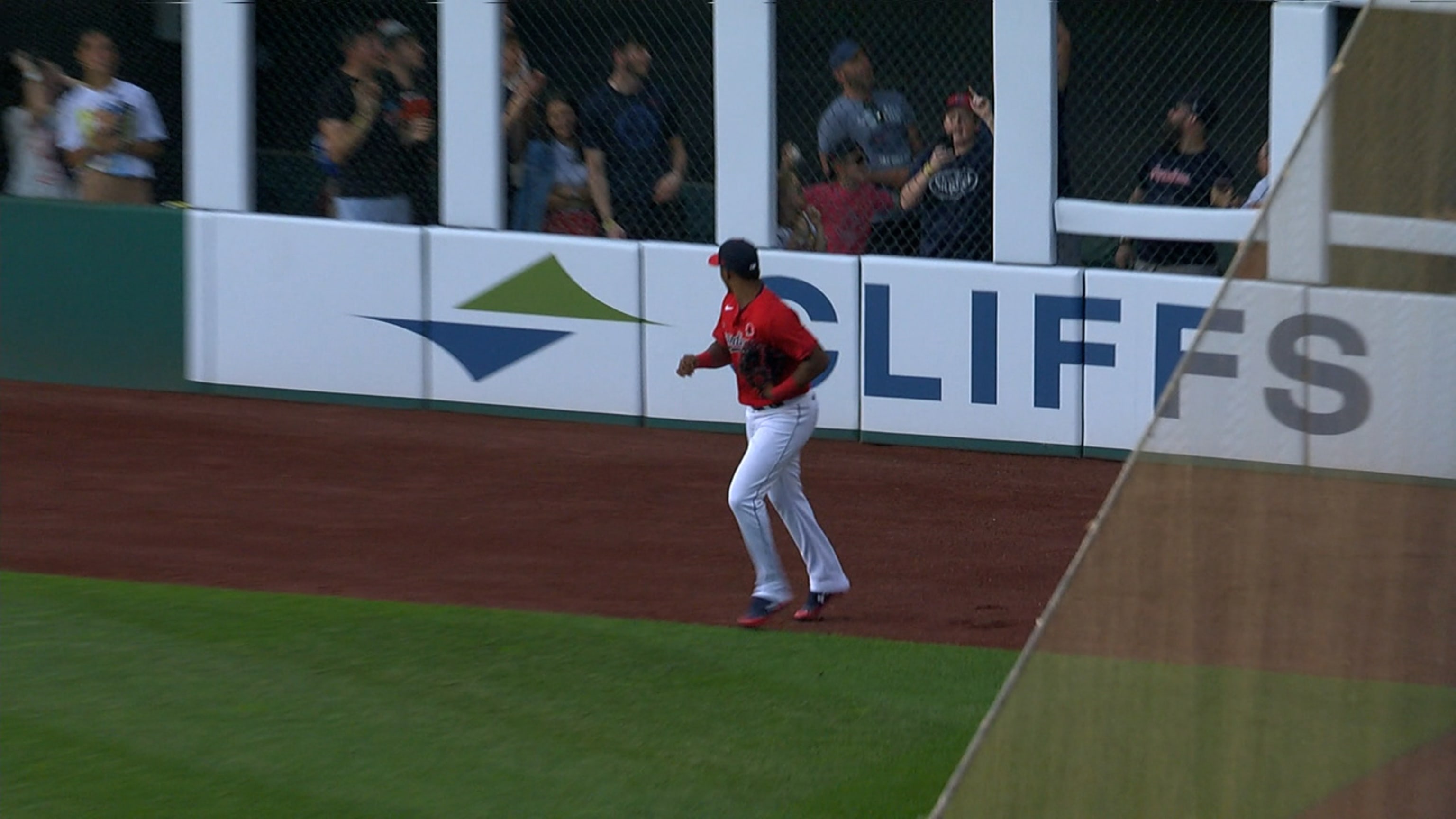 Oscar González comete un error