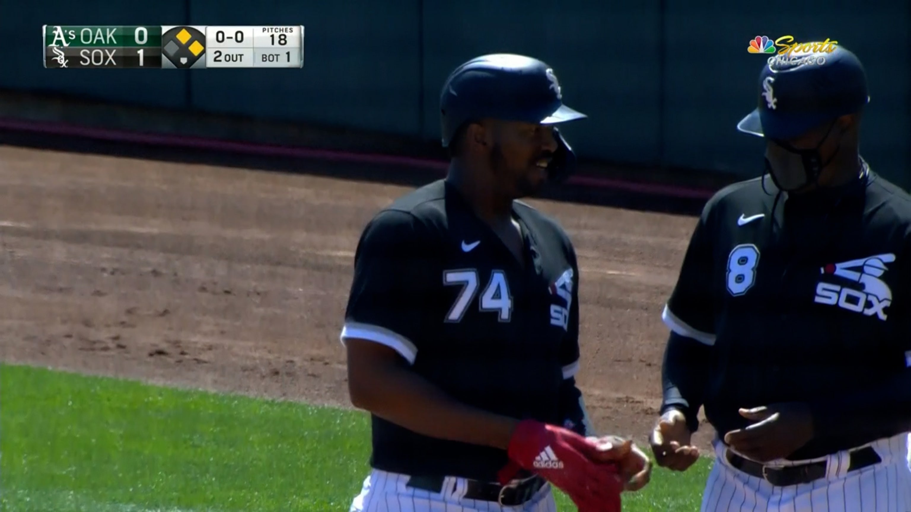 Eloy Jimenez injury update: White Sox rookie helped off field after