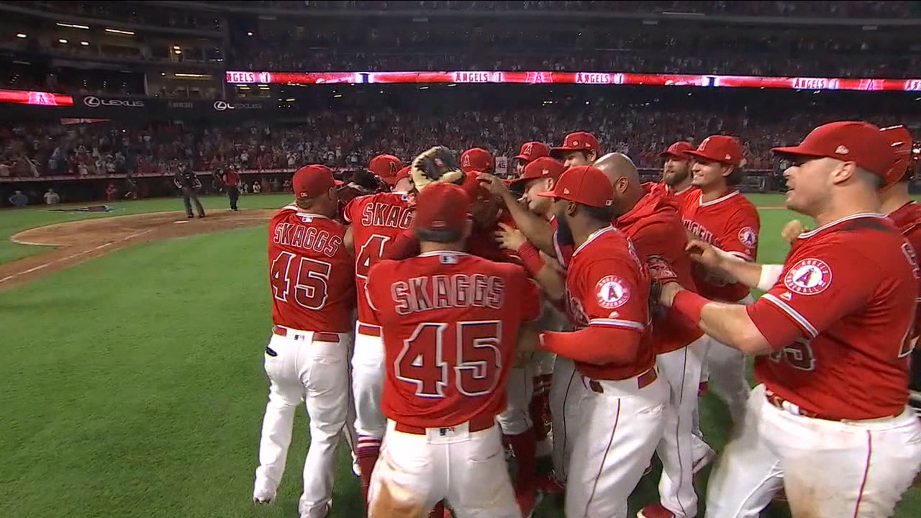 Max Fried honoring Tyler Skaggs with jersey