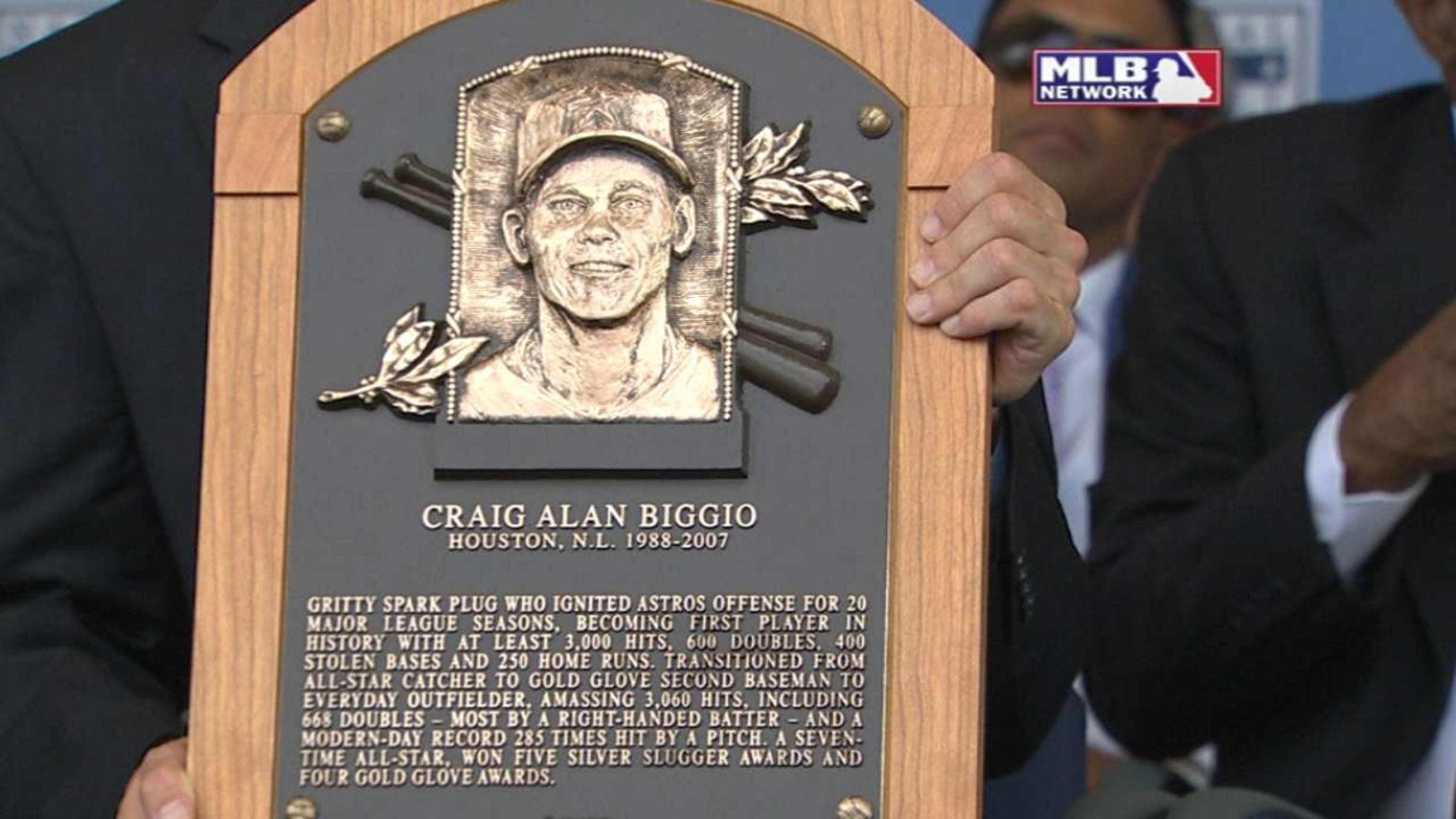 What hat should Craig Biggio wear on his Hall of Fame plaque