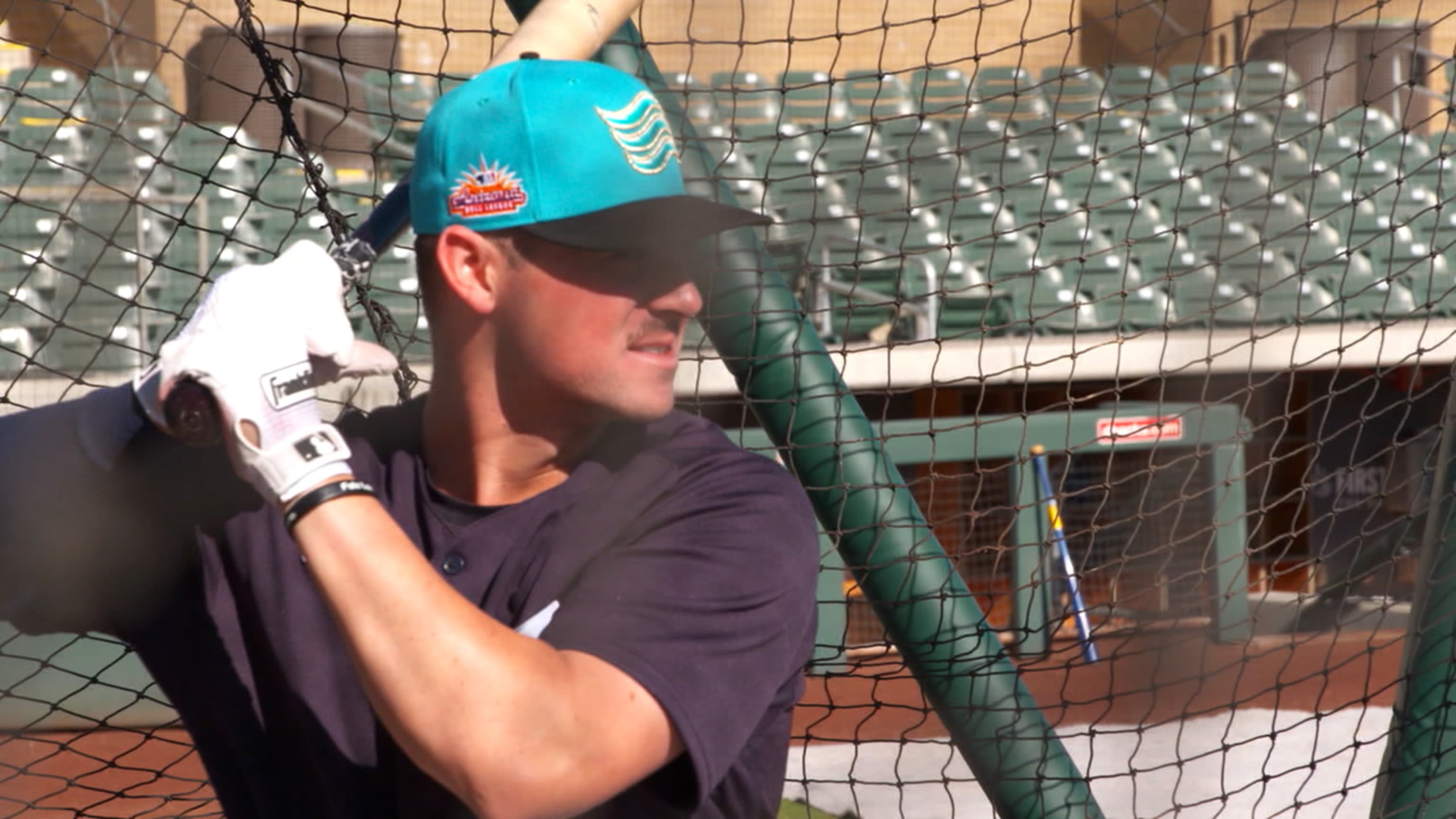 Miguel Cabrera gives Spencer Torkelson first-base glove, image size:3072x1728