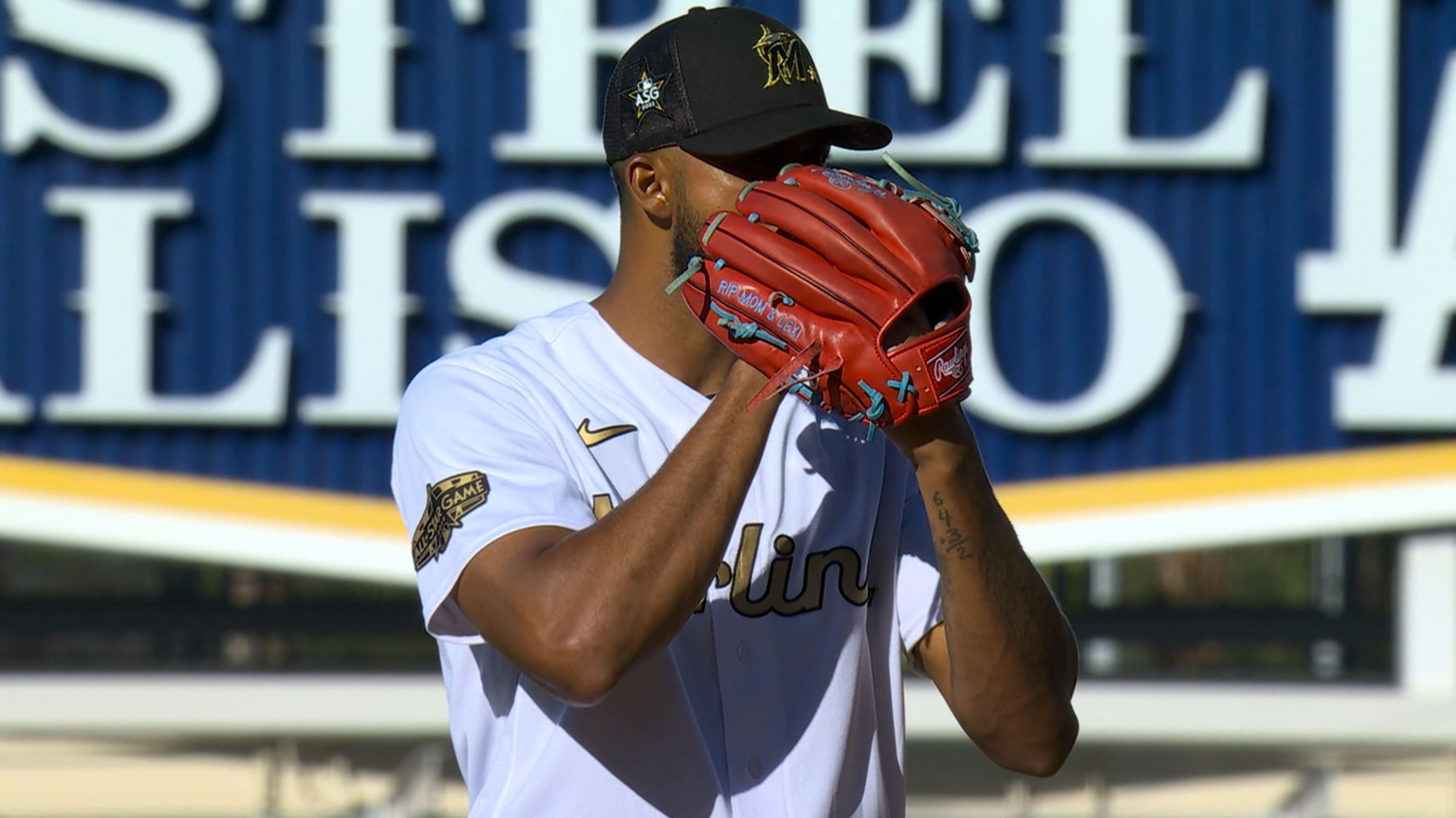 Sandy Alcántara poncha a dos