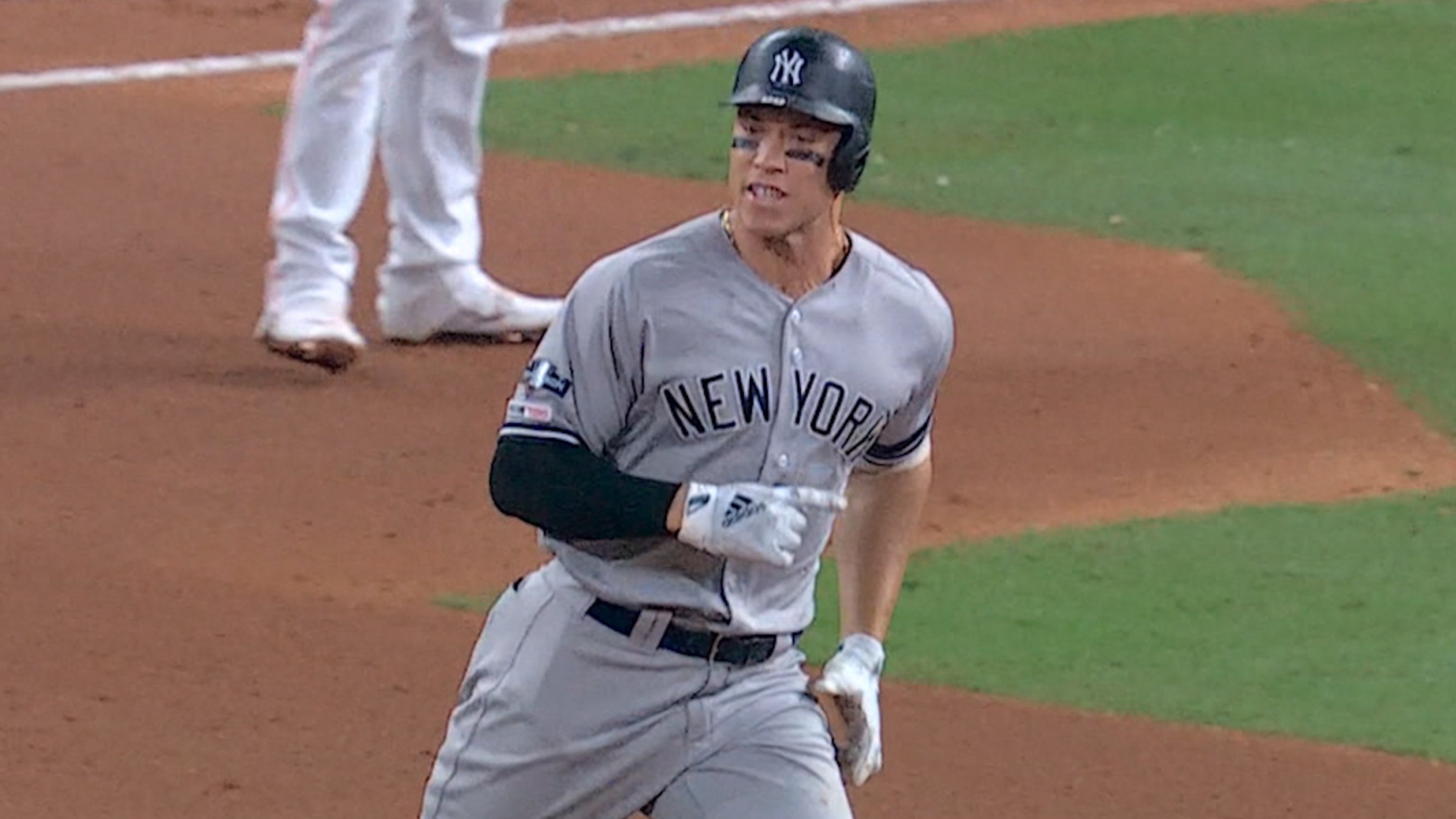 Judge impulsa 2 con HR