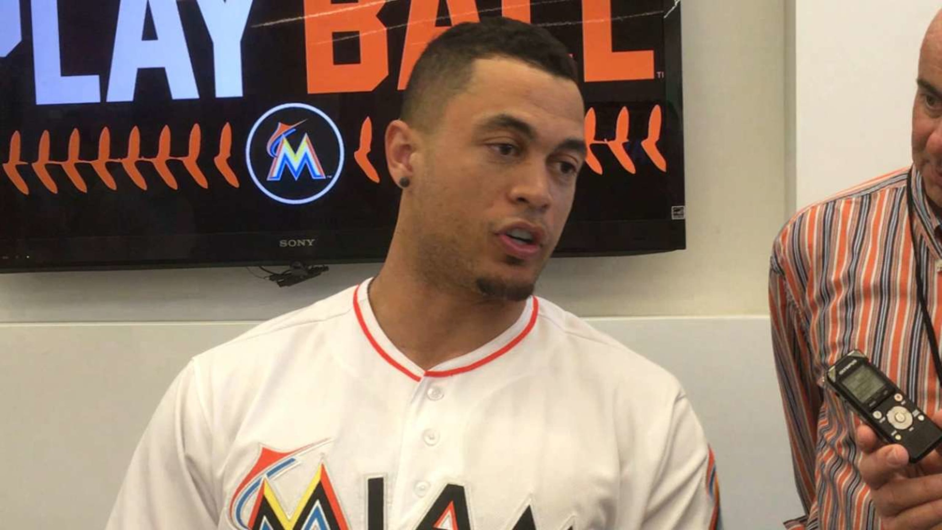 Marlins' Giancarlo Stanton testing out new bat