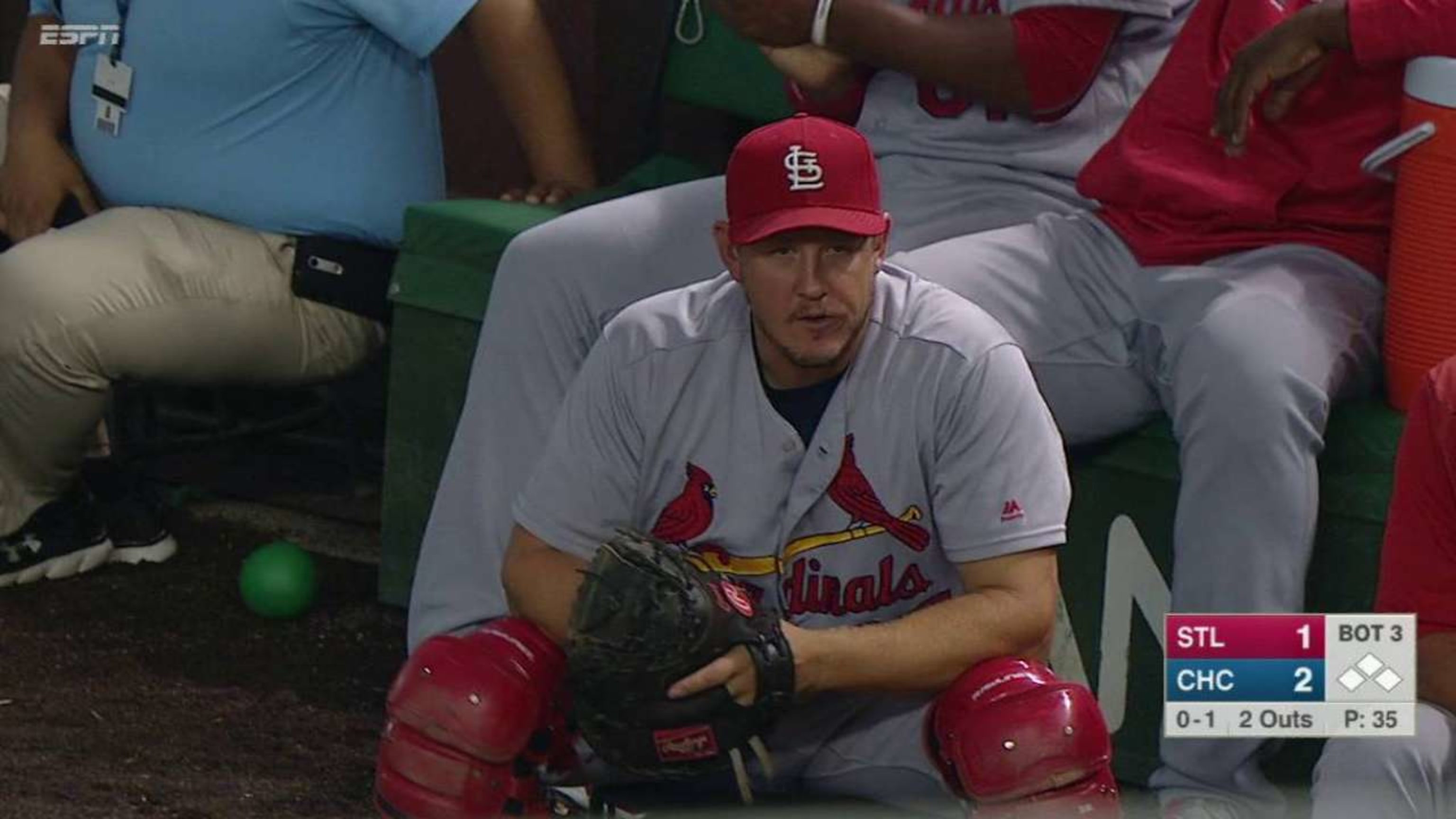 Let This Cardinals Bullpen Catcher Teach You A Thing Or Two About Catching  Foul Balls | Mlb.com