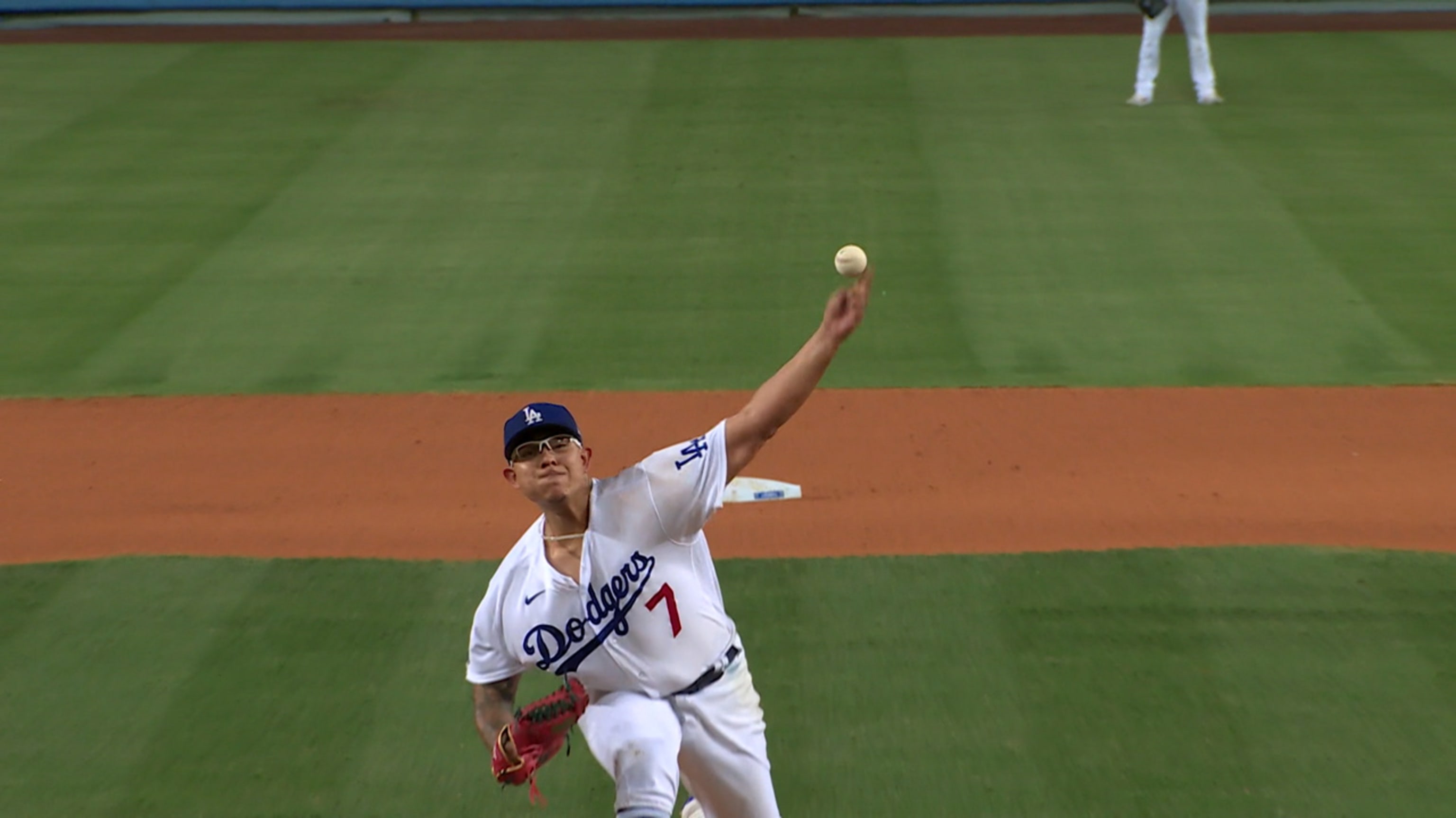 Julio Urías logra su victoria 20