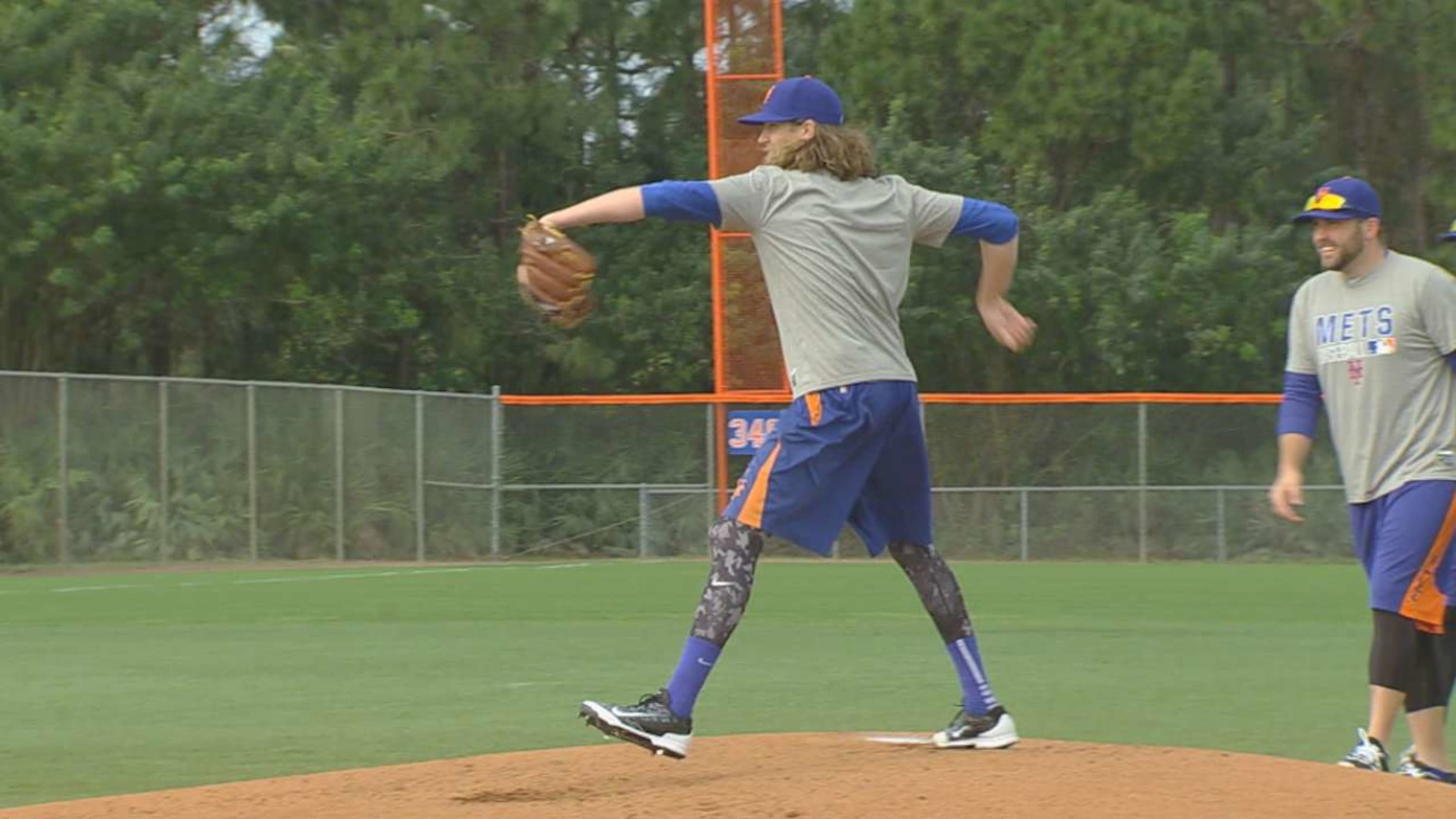 Mets' Jacob deGrom dominates in spring training debut