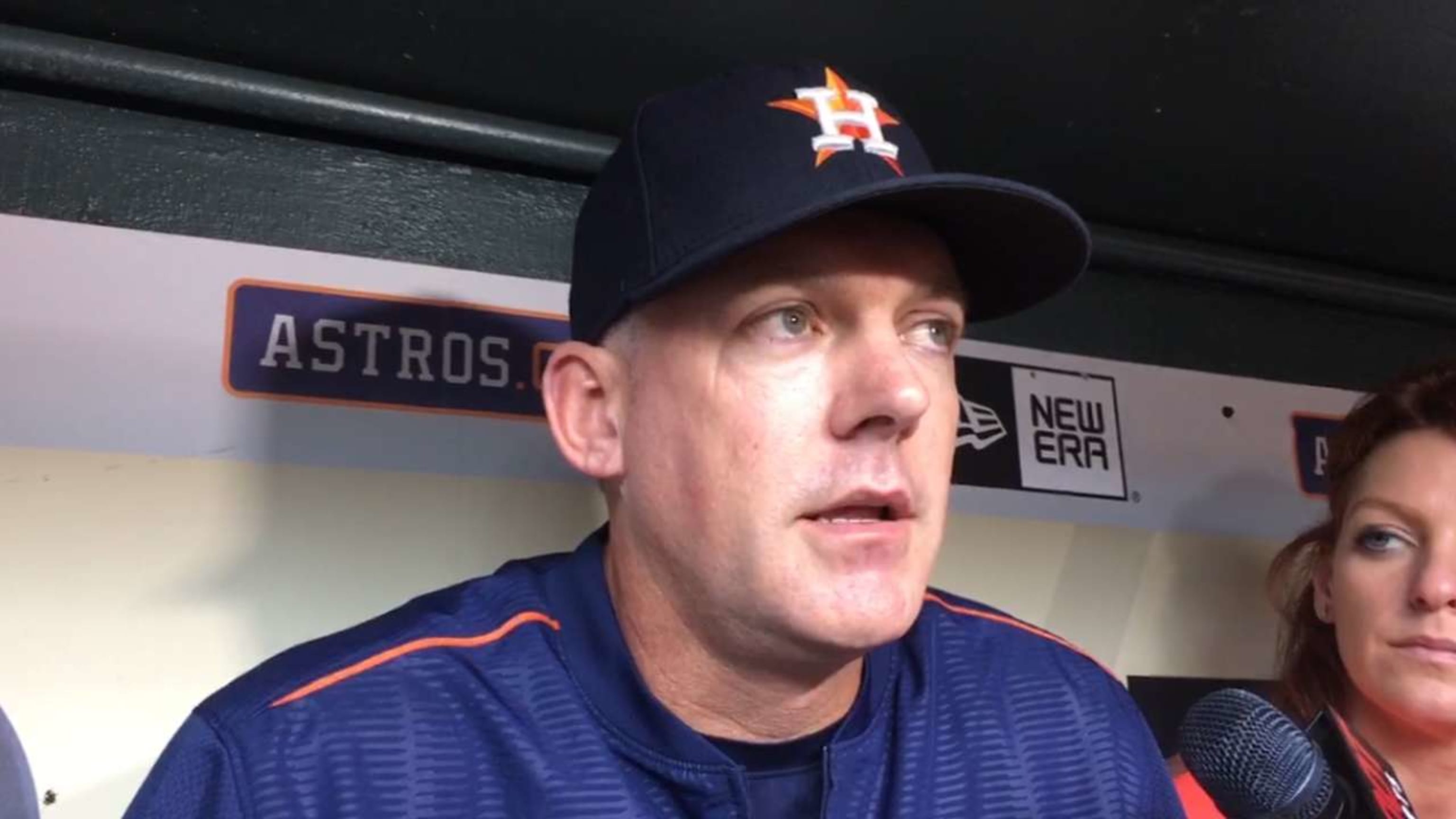 Gurriel puts Fernandez jersey in Astros dugout