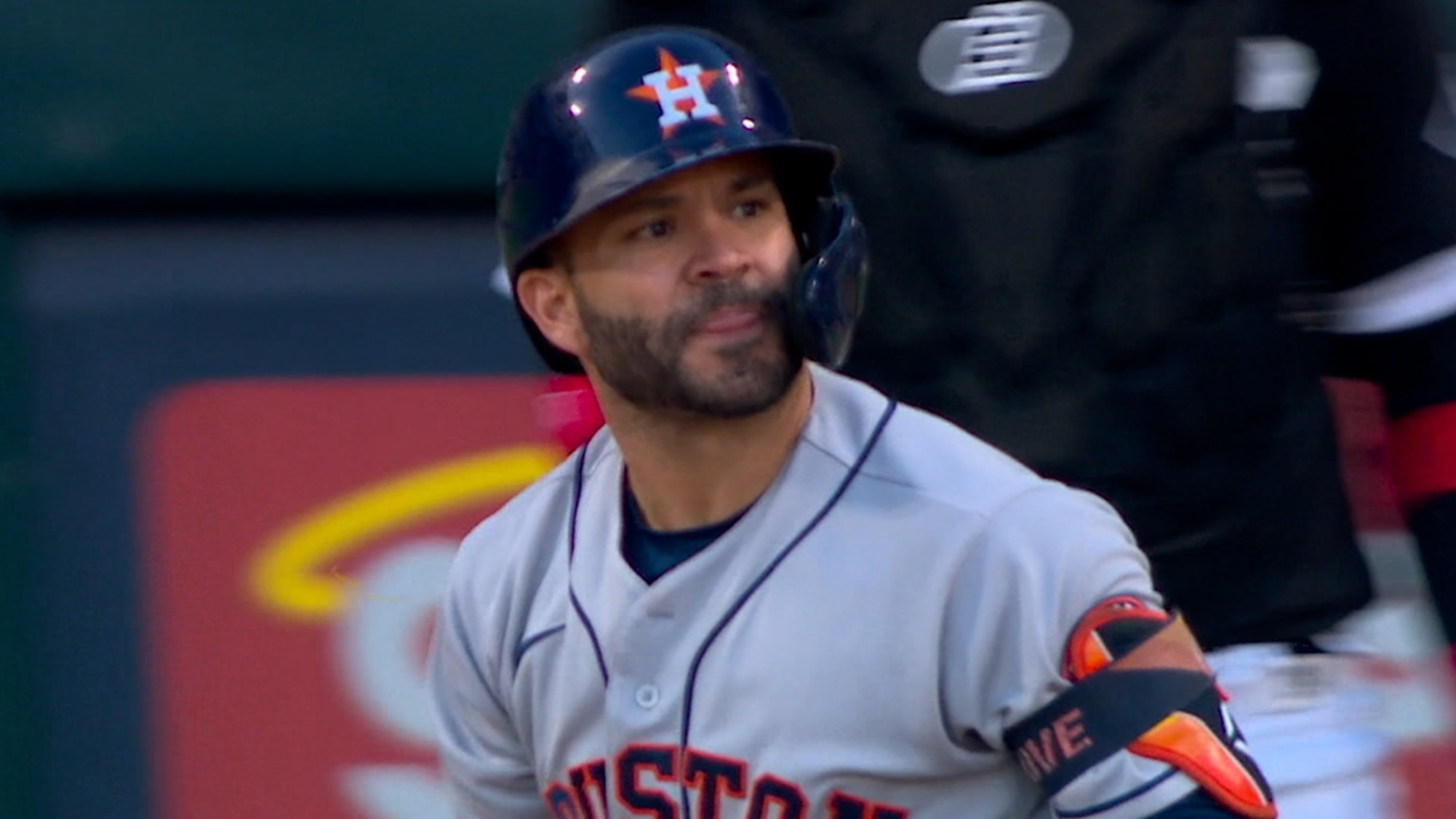 Altuve pega HR de tres carreras