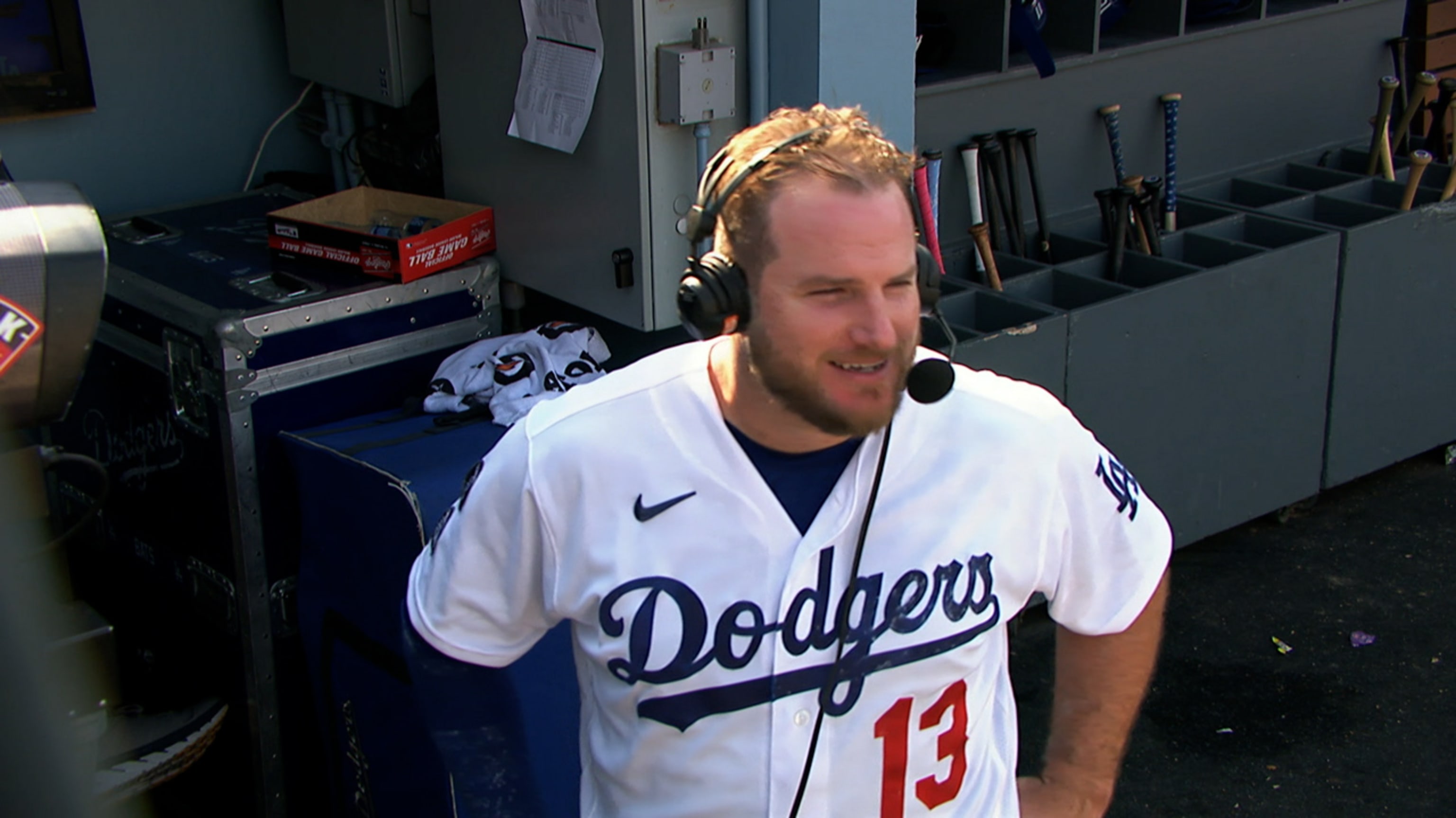 Max Muncy hits walk-off homer in first-half finale
