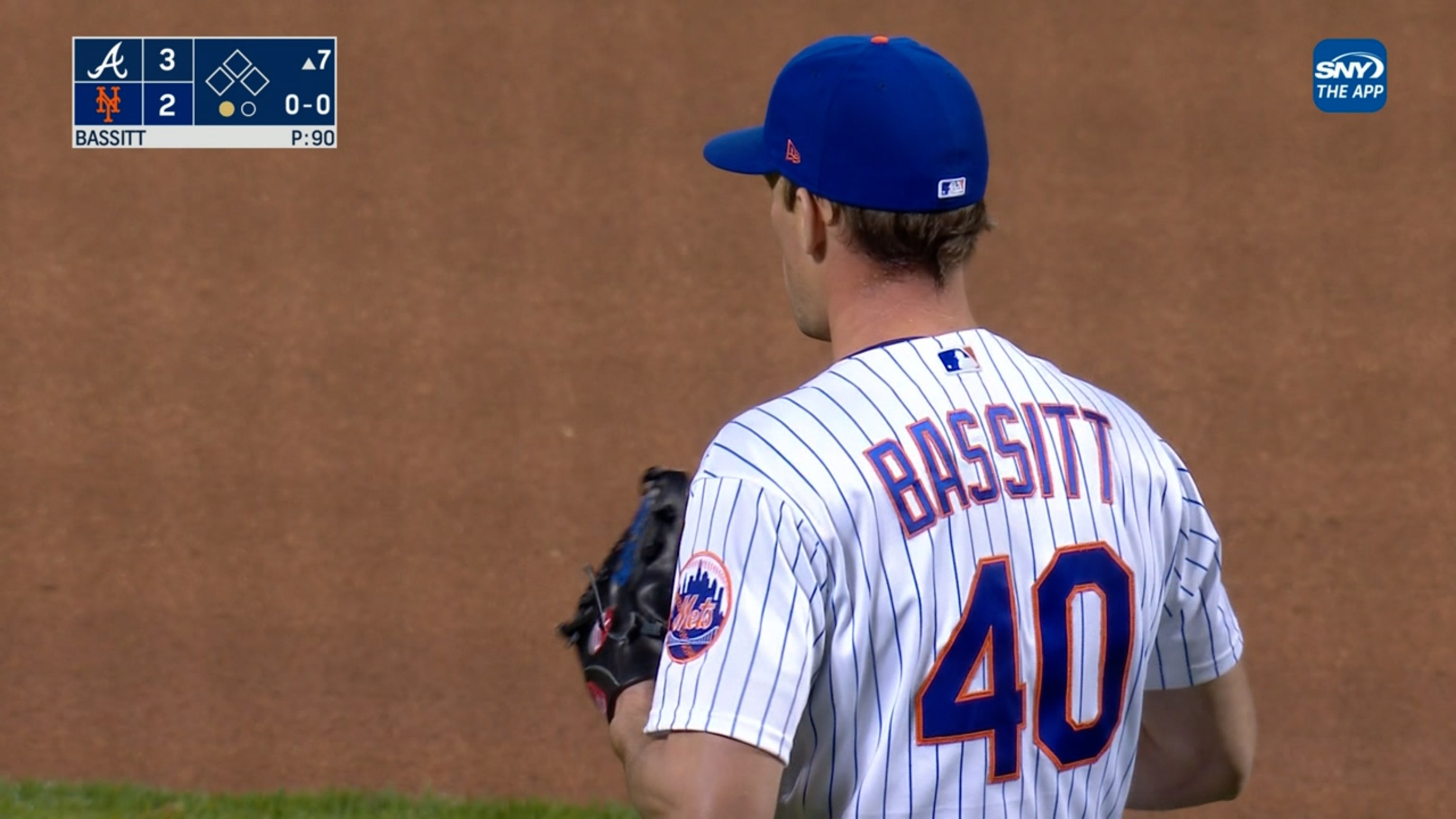 Ump Chad Fairchild apologizes to pitcher Chris Bassitt for missed call