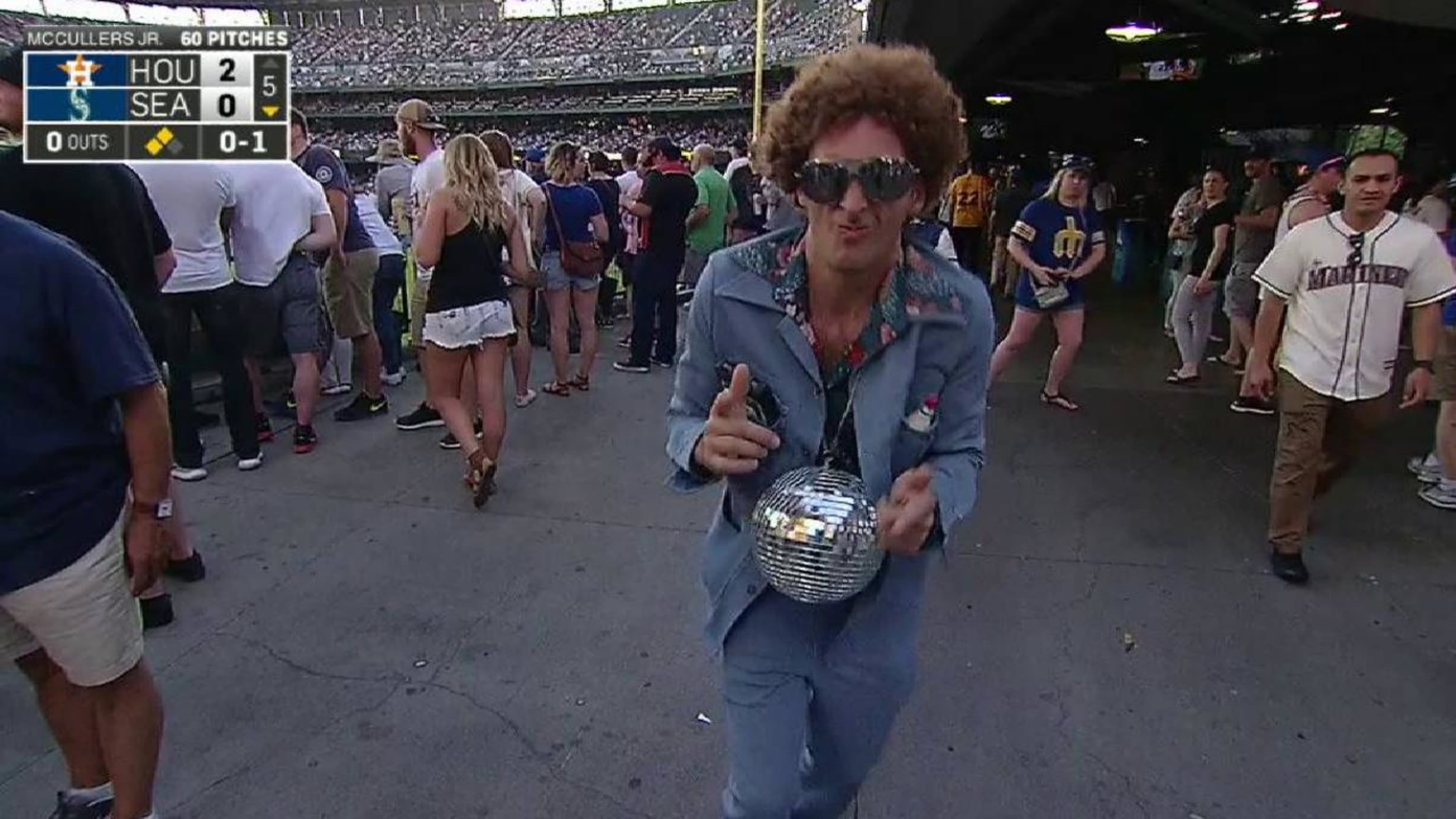 Mariners 'Turn Back the Clock Night' brought some old school disco